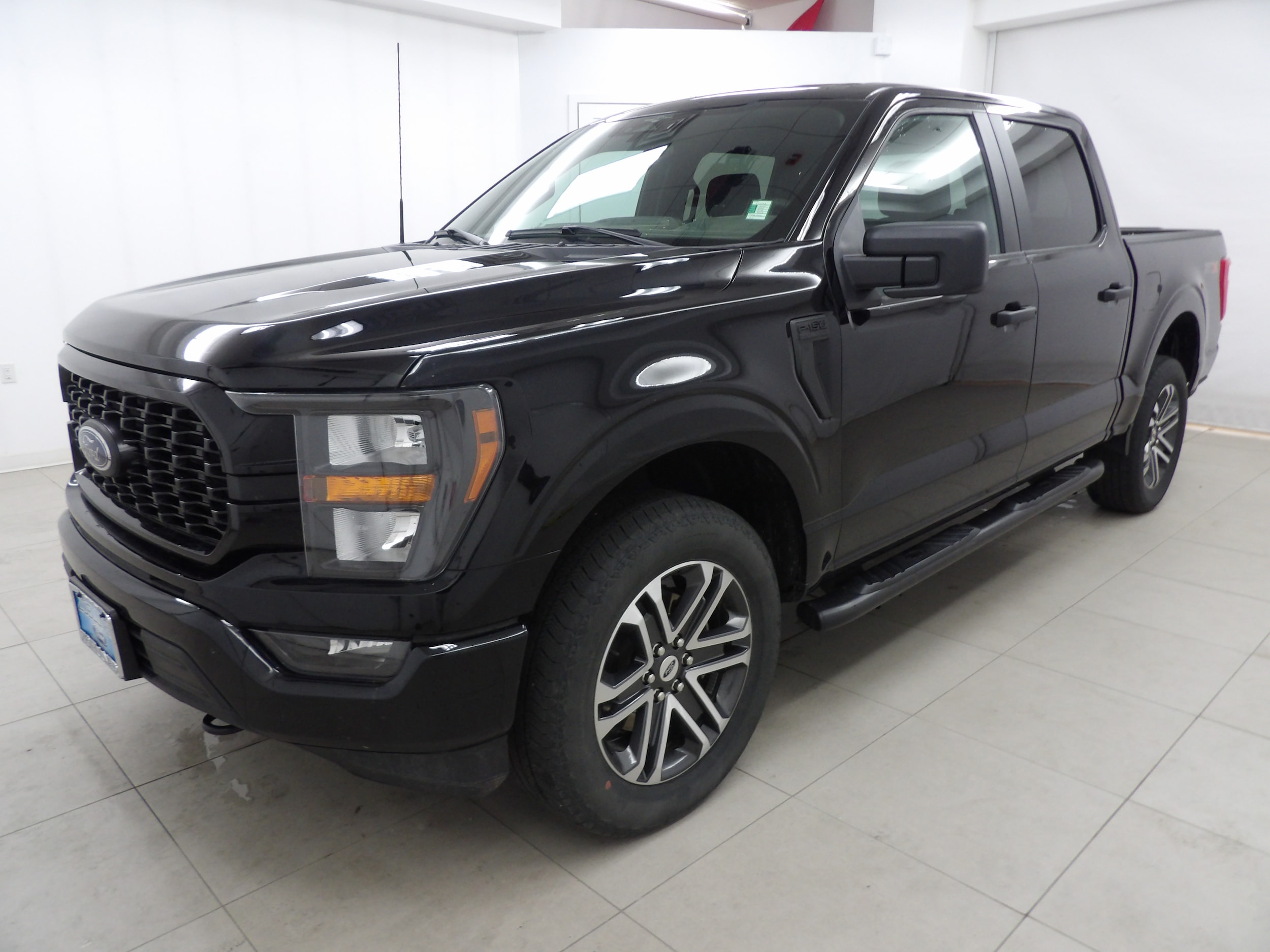 2023 Ford F-150 XL 4x4 SuperCrew 5-1/2 Box's photo