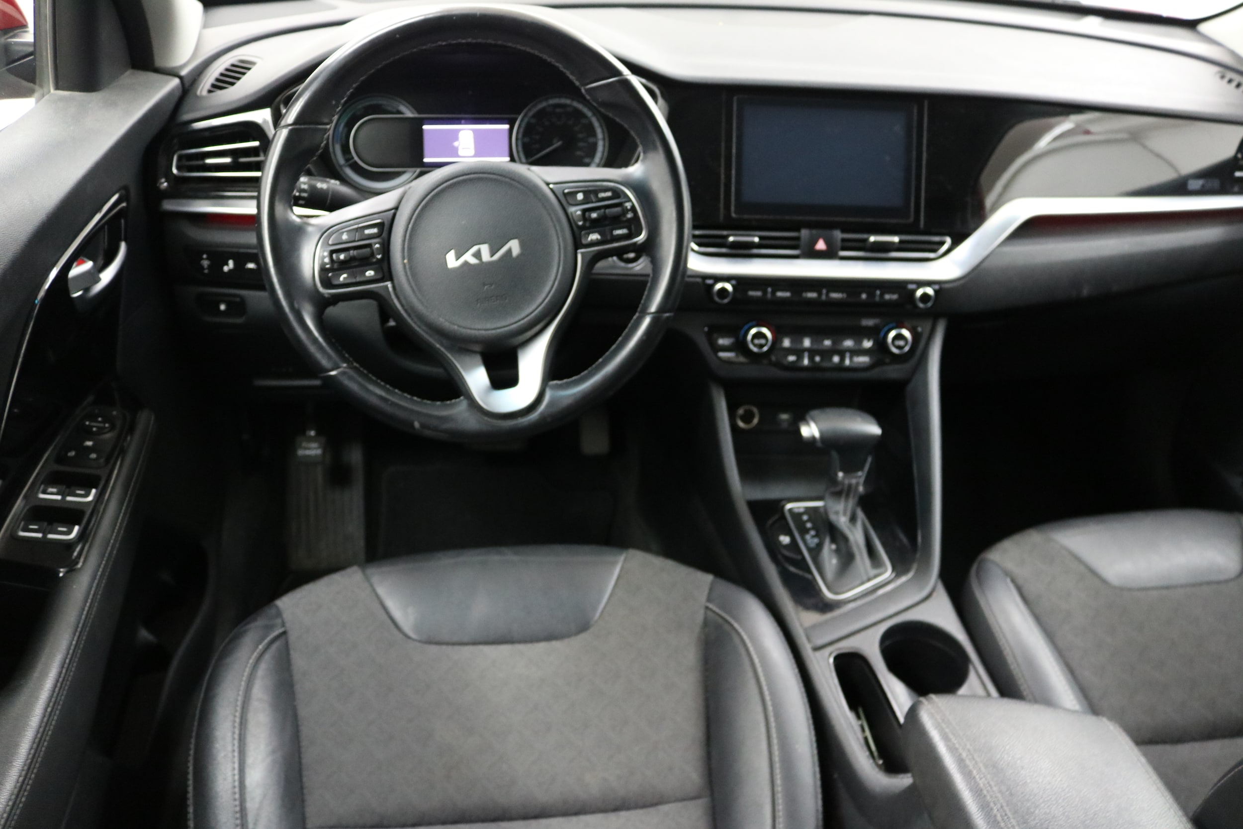 Used 2022 Kia Niro LXS SE with VIN KNDCB3LC6N5507932 for sale in Beatrice, NE