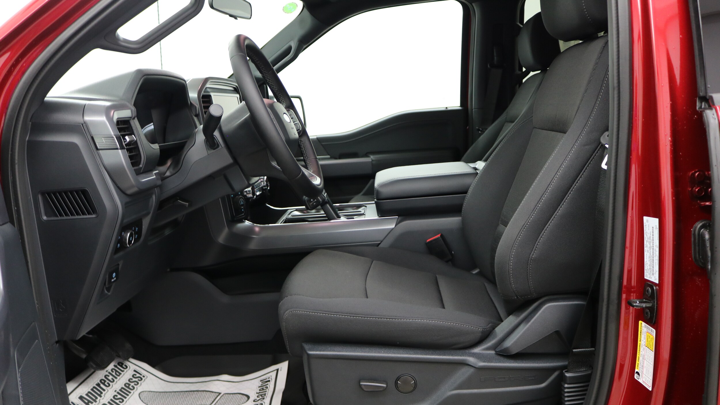 2025 Ford F-150 XLT photo 2