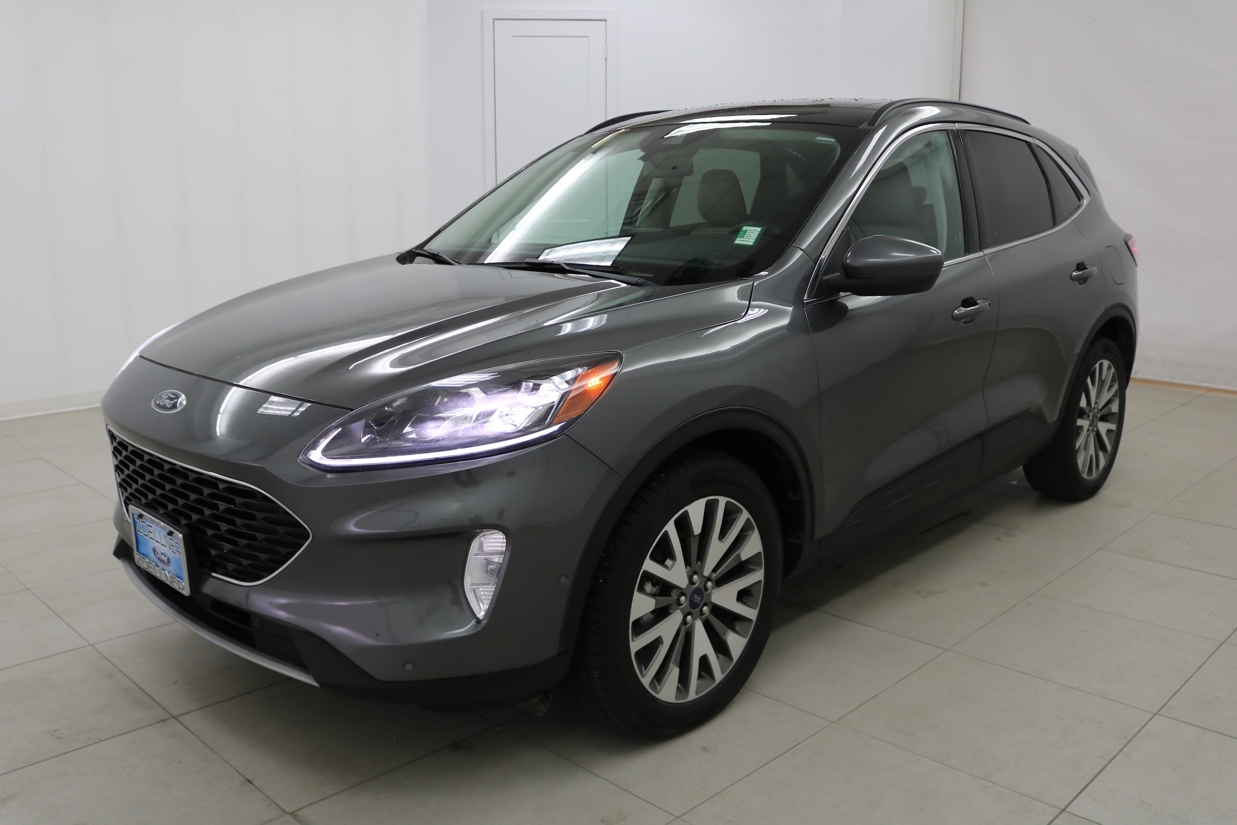 2021 Ford Escape Titanium's photo