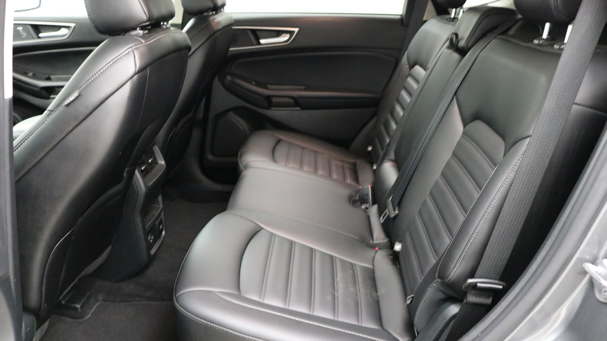2022 Ford Edge SEL photo 4