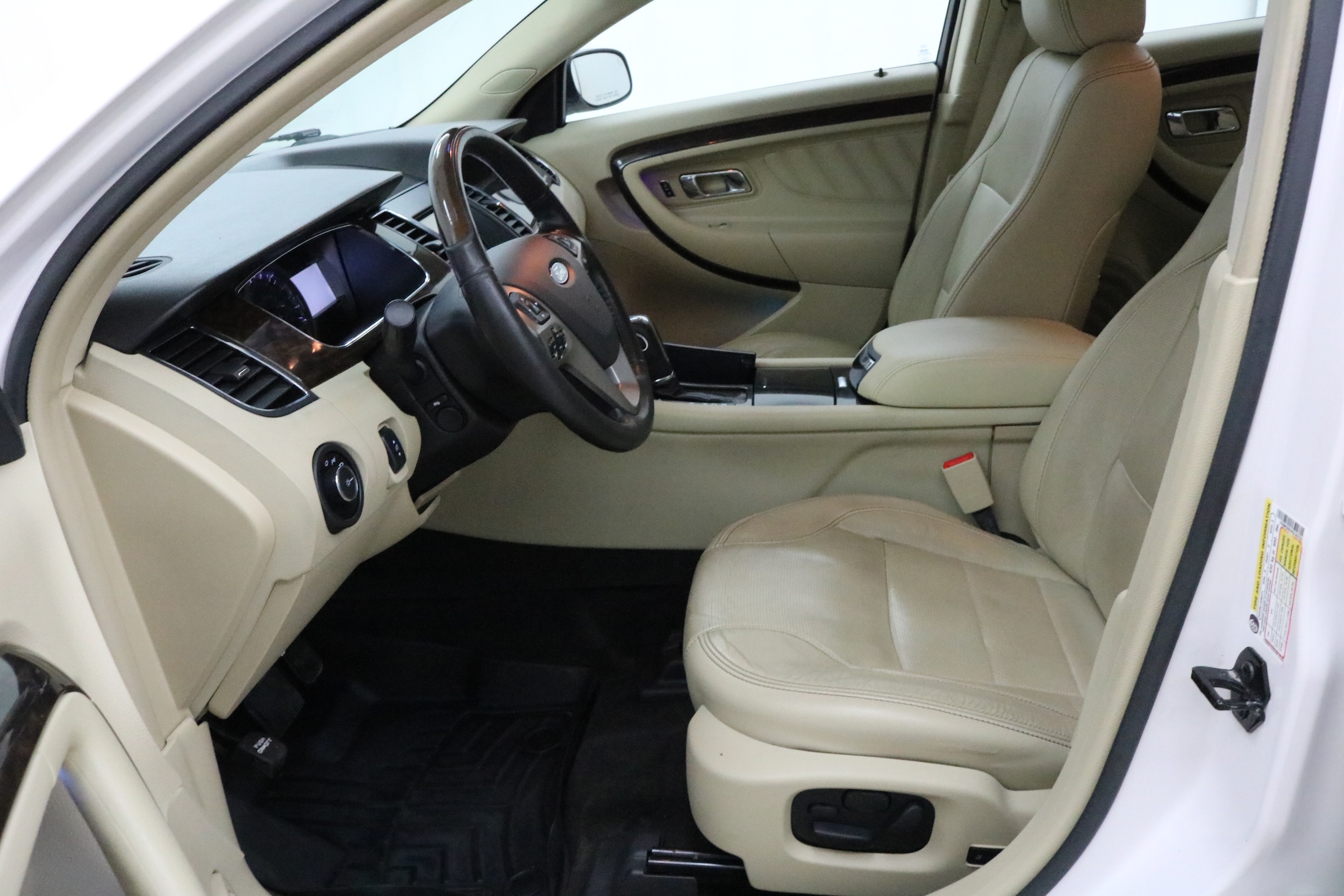 Used 2015 Ford Taurus Limited with VIN 1FAHP2F81FG125733 for sale in Beatrice, NE
