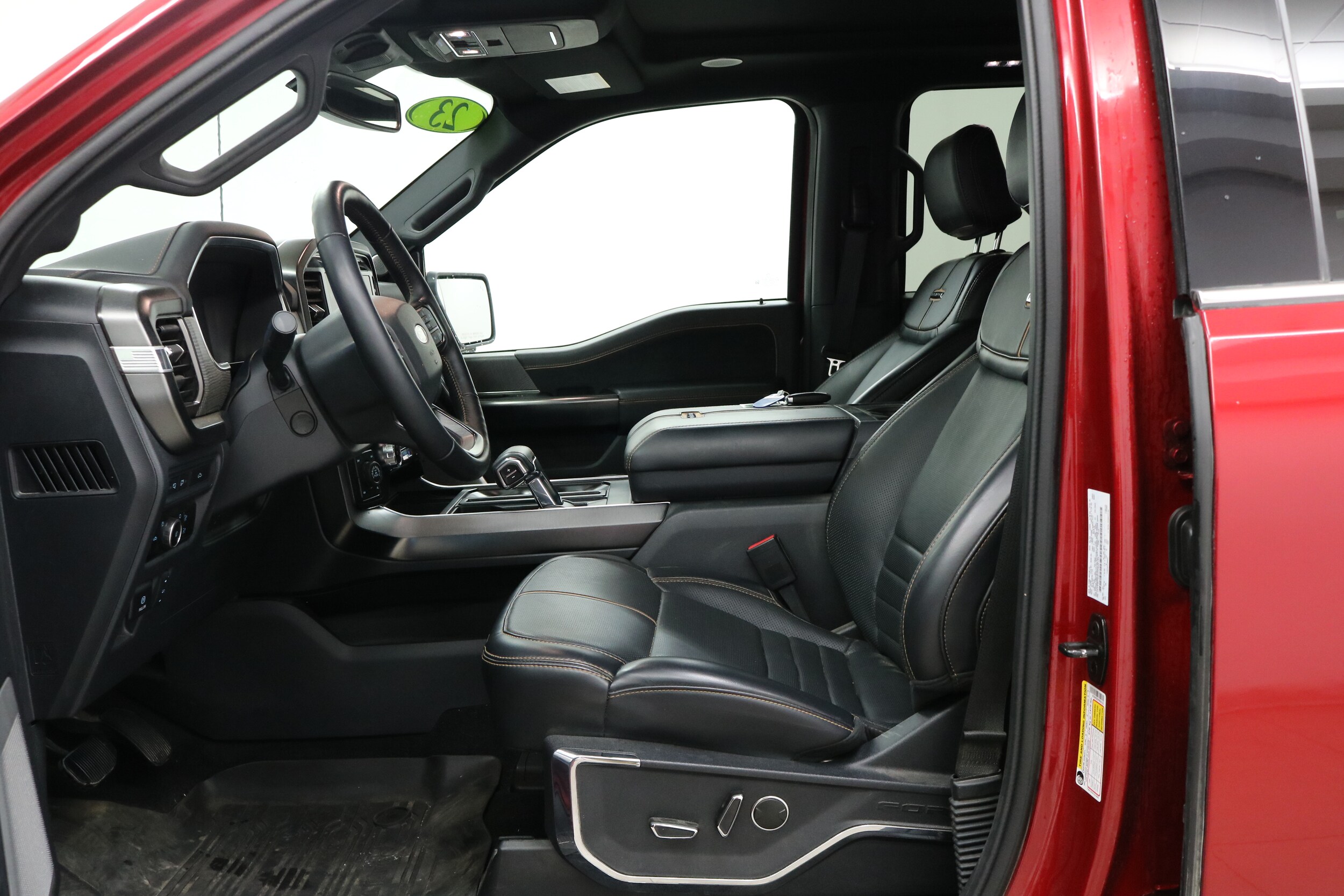 2023 Ford F-150 Platinum photo 2