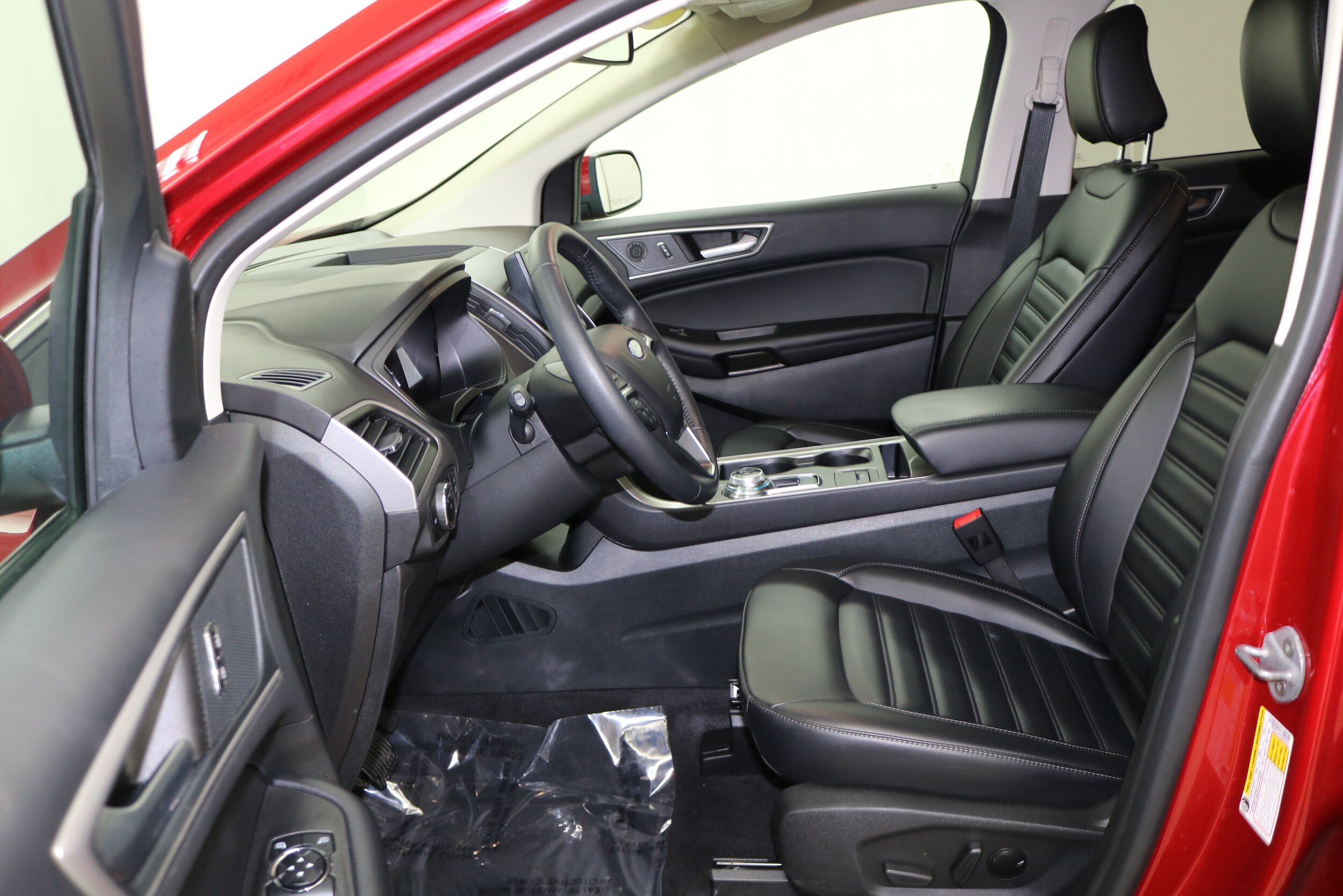 2024 Ford Edge SEL photo 2