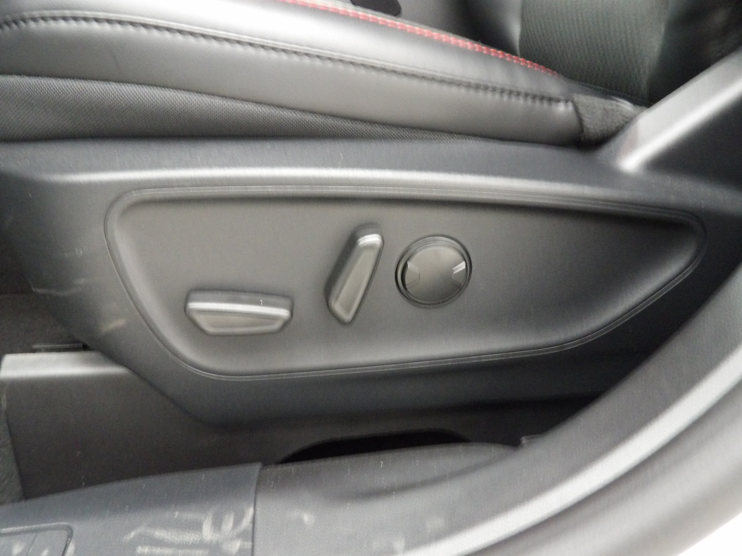 2026 Ford Escape ST-Line - Photo 12