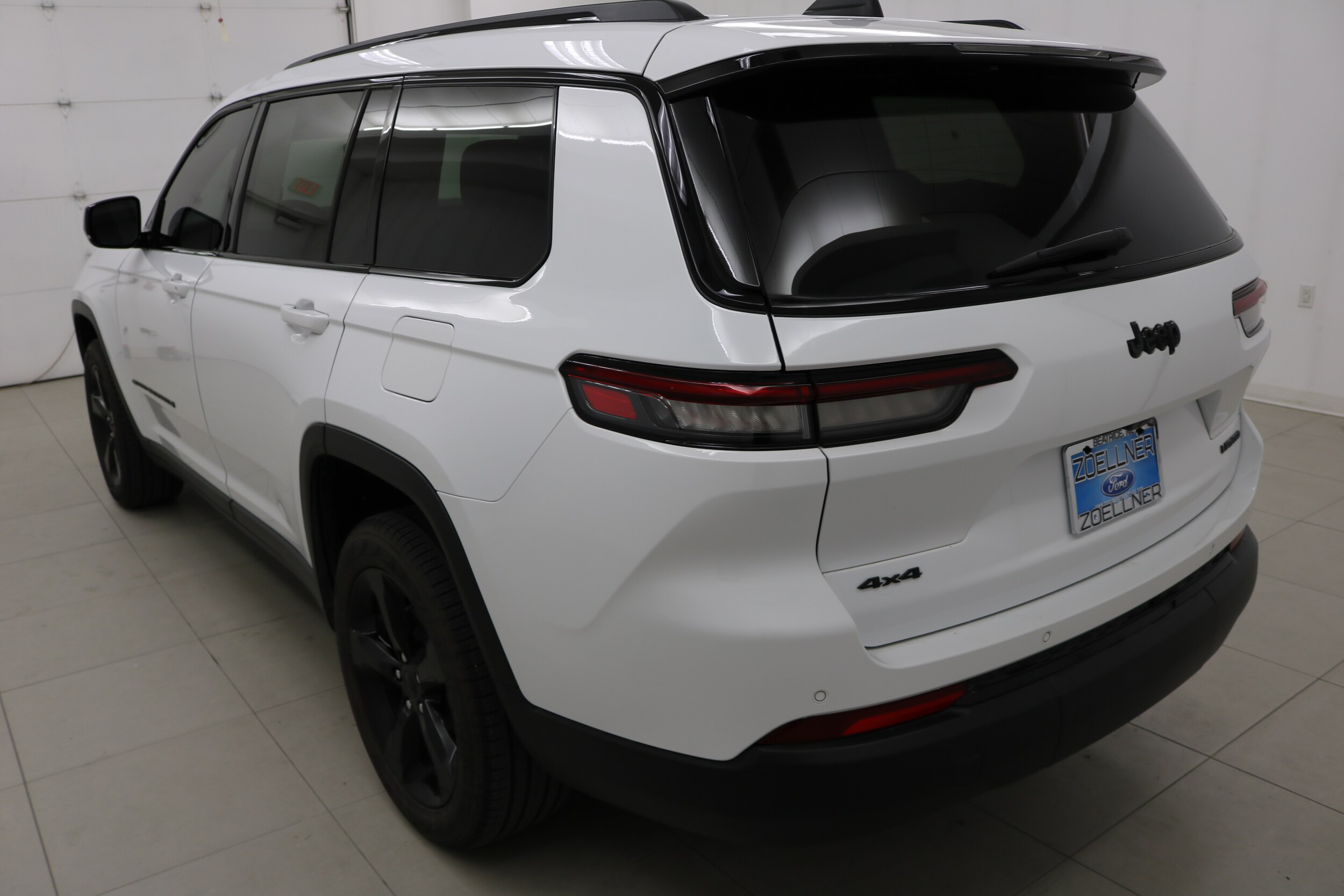 2025 Jeep Grand Cherokee Limited photo 4