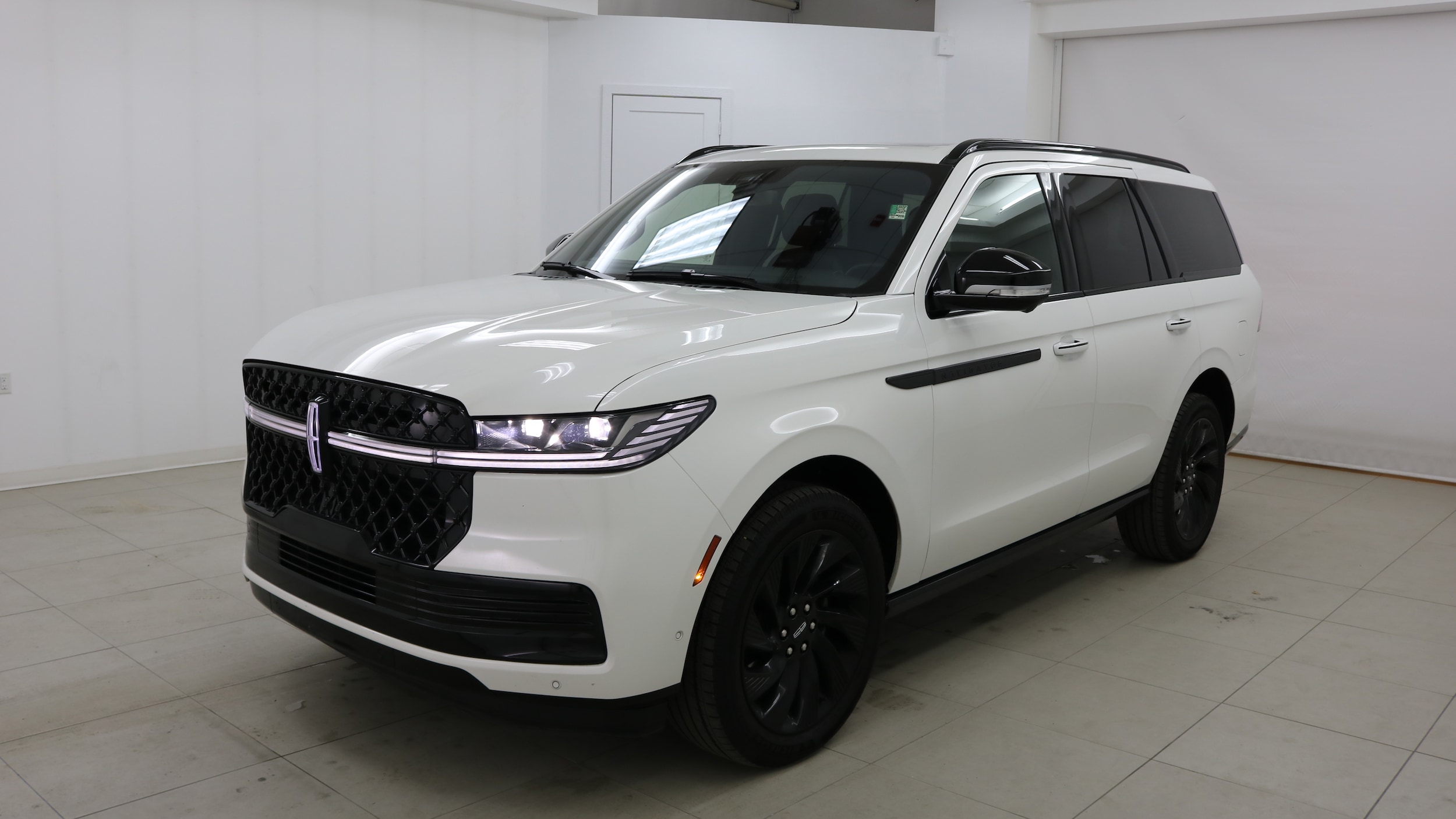 2025 Lincoln Navigator Reserve's photo