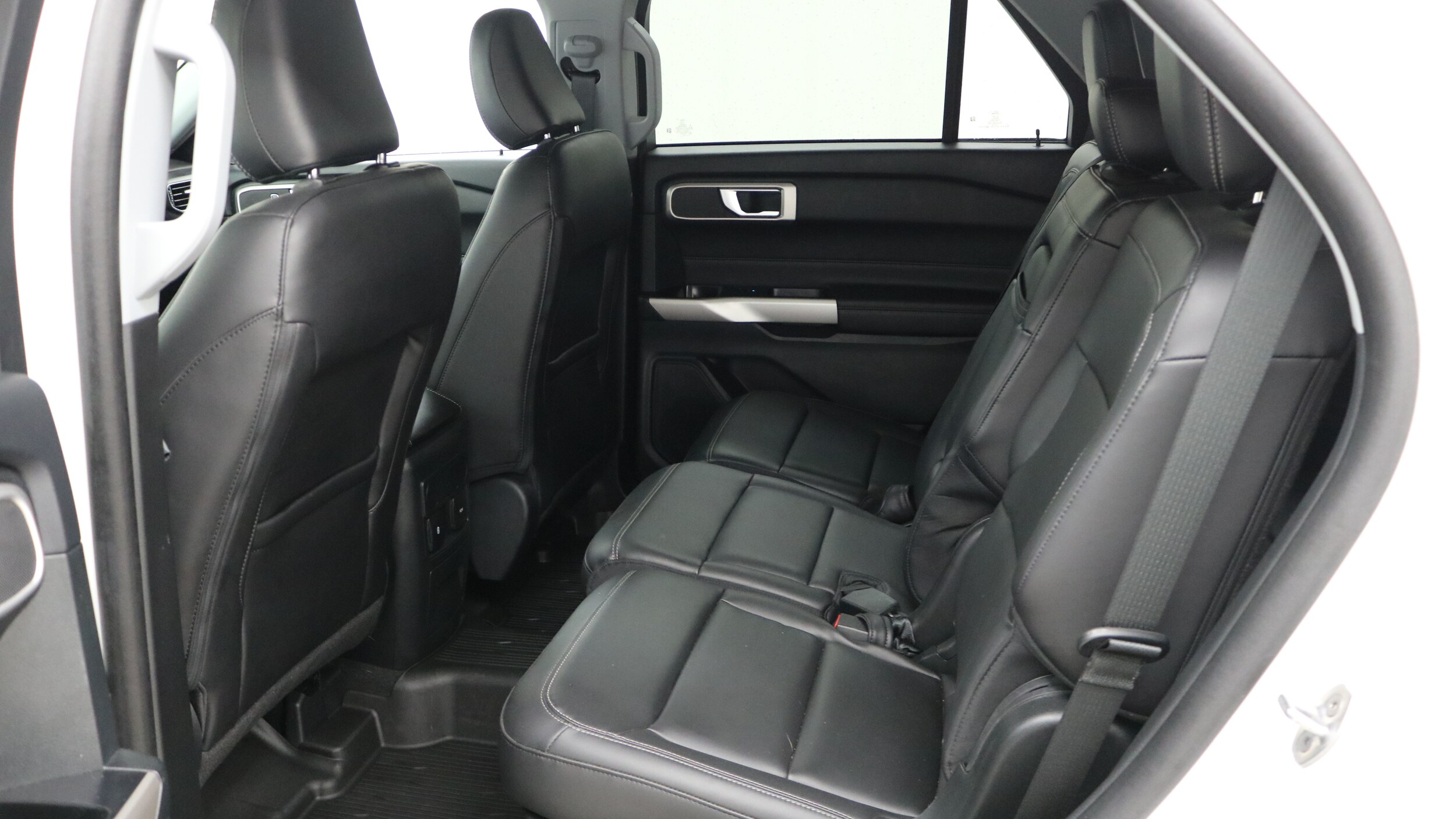 2023 Ford Explorer XLT photo 3
