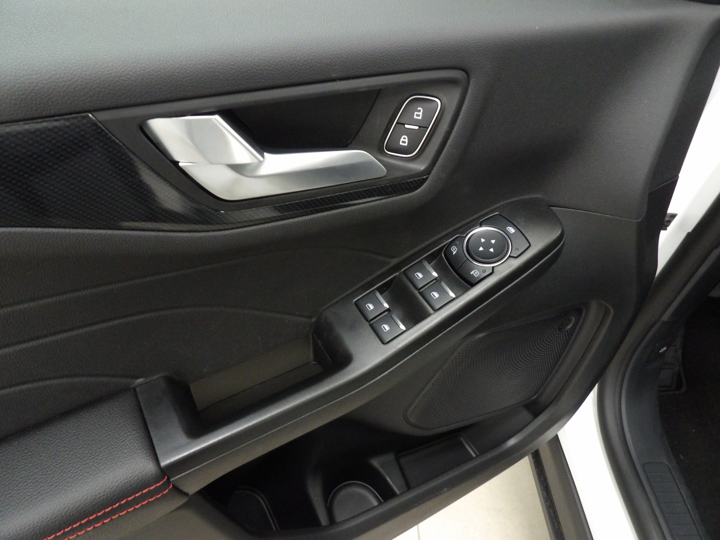 2026 Ford Escape ST-Line - Photo 13