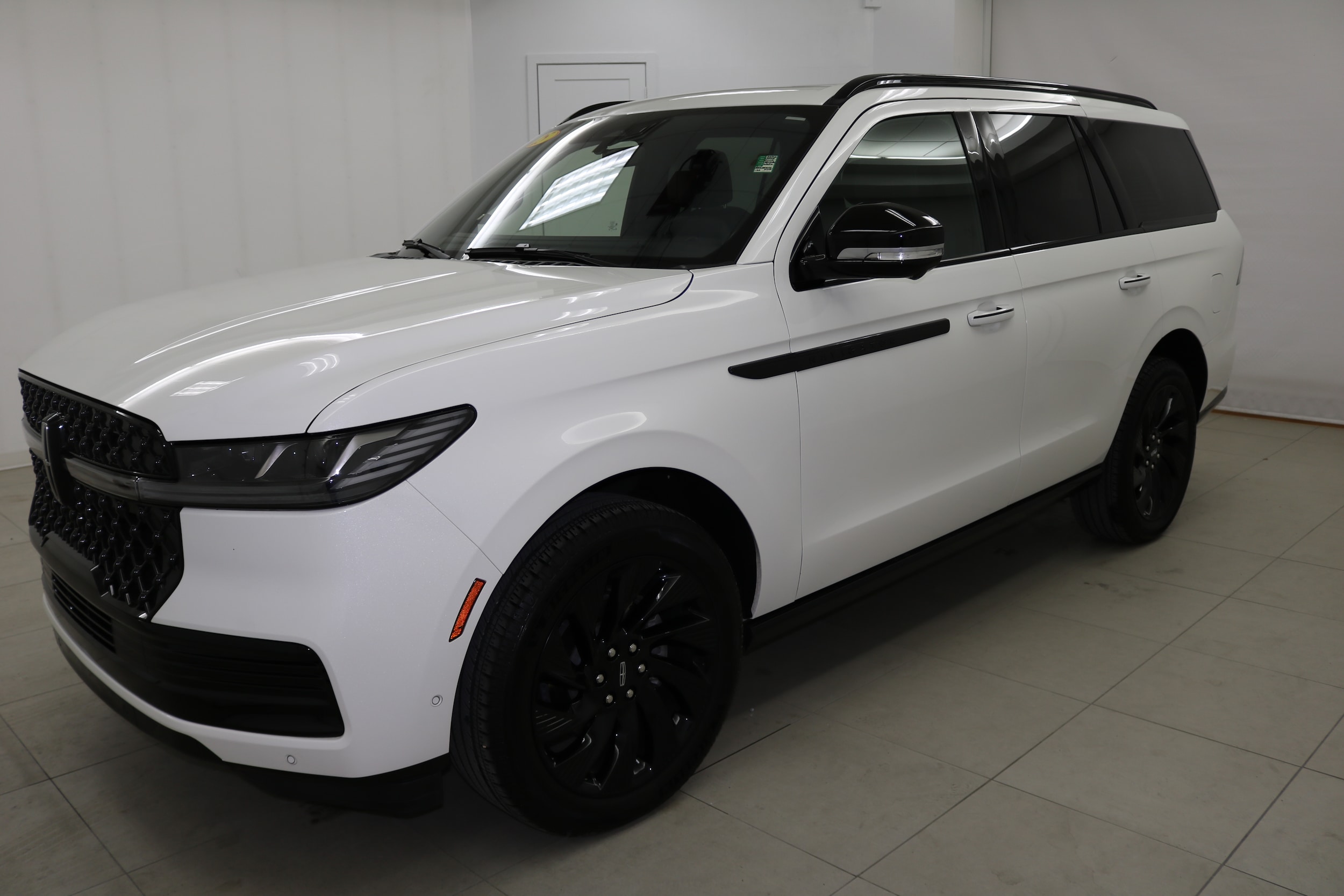 2025 Lincoln Navigator Reserve's photo