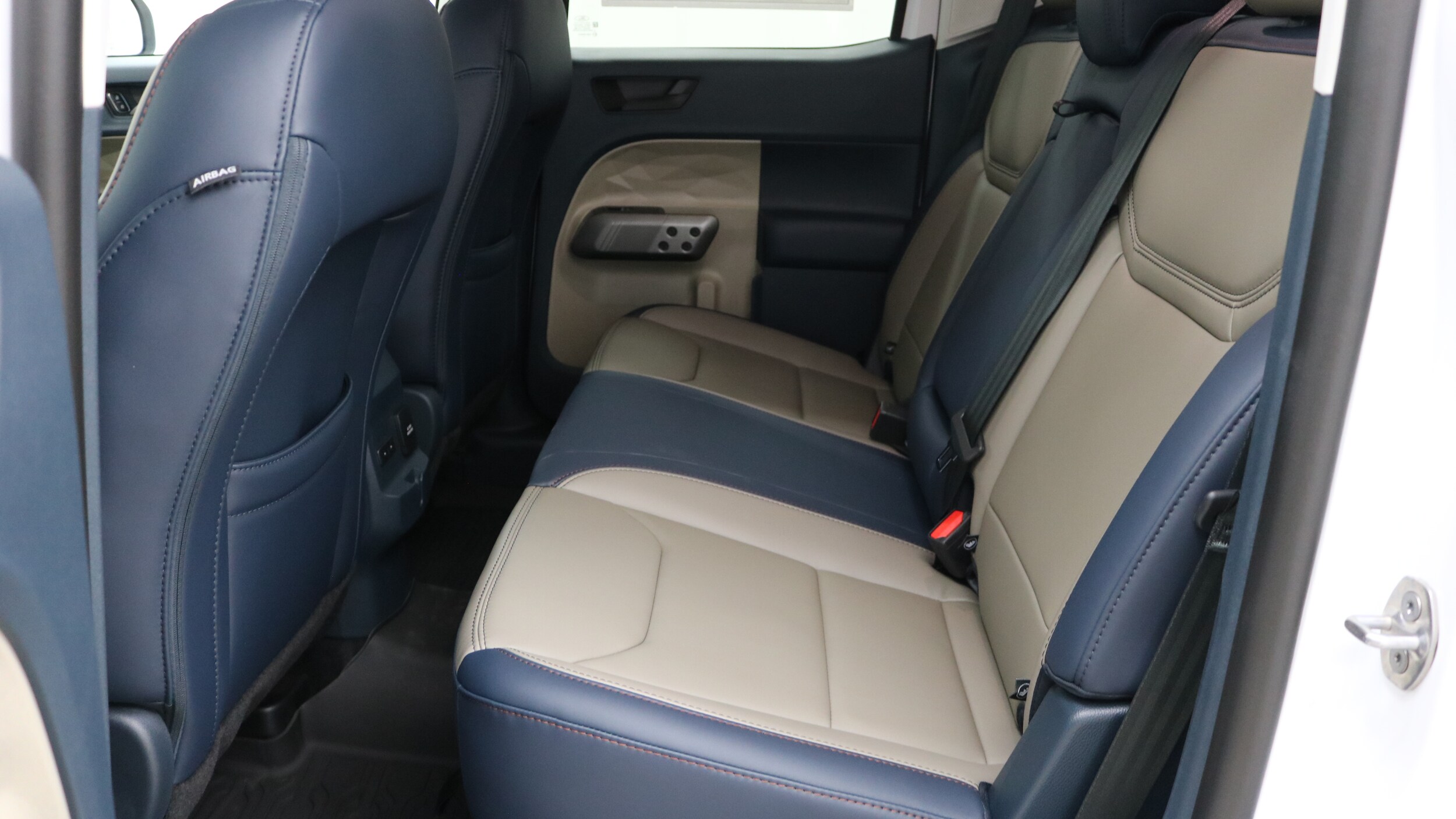 2025 Ford Maverick Lariat photo 2