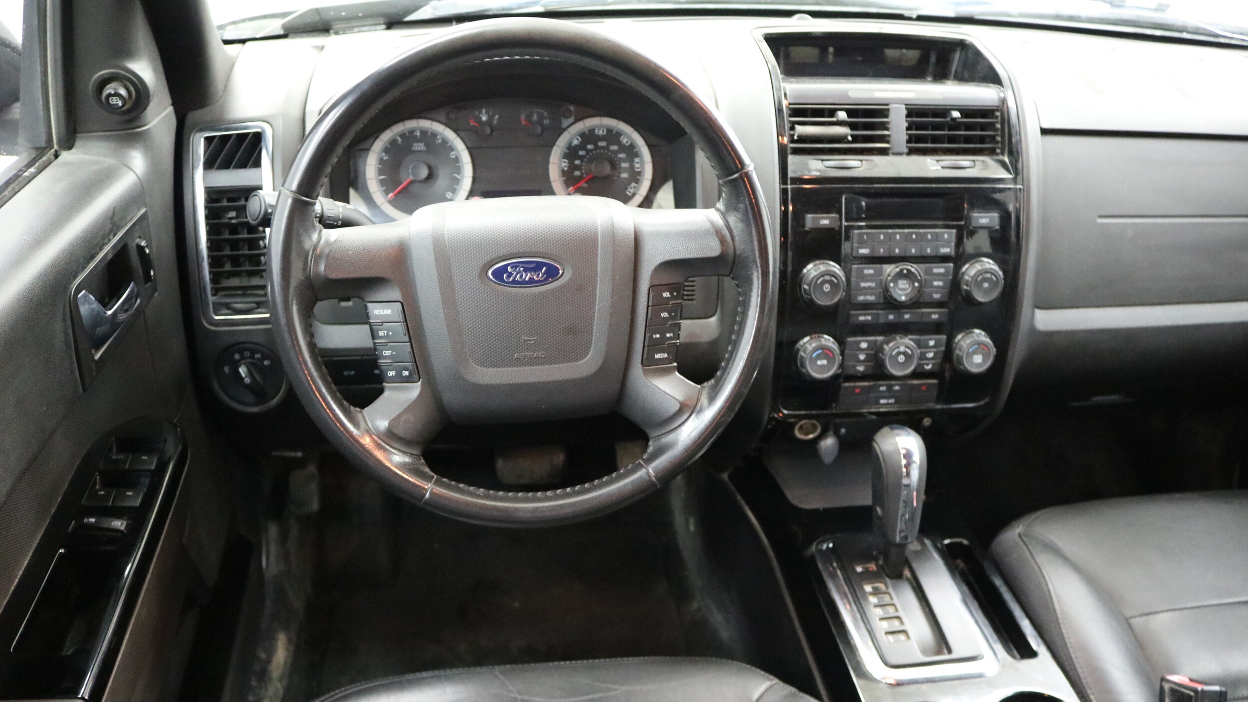 2008 Ford Escape Limited photo 2