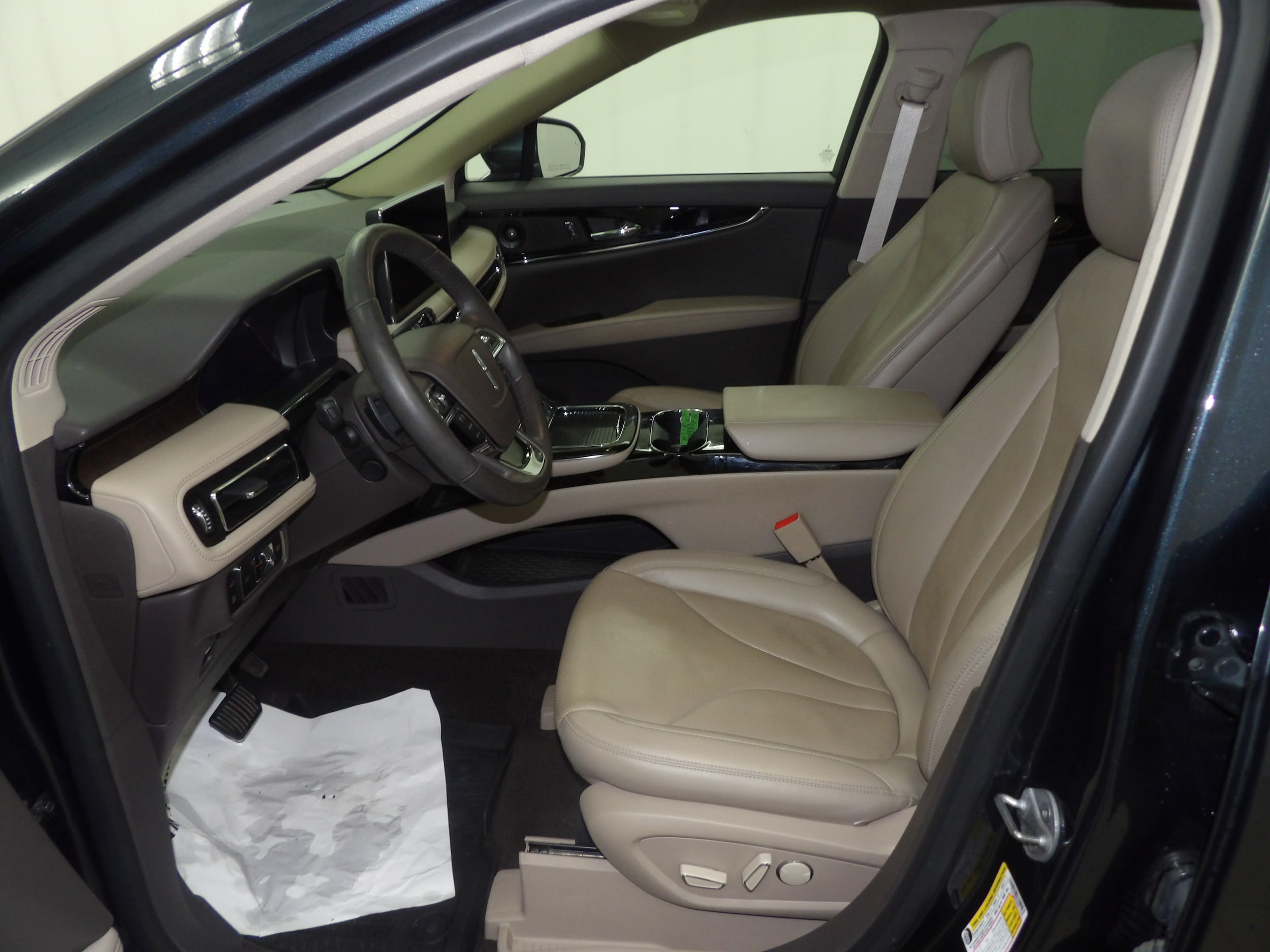 2LMPJ8KP8NBL11590
