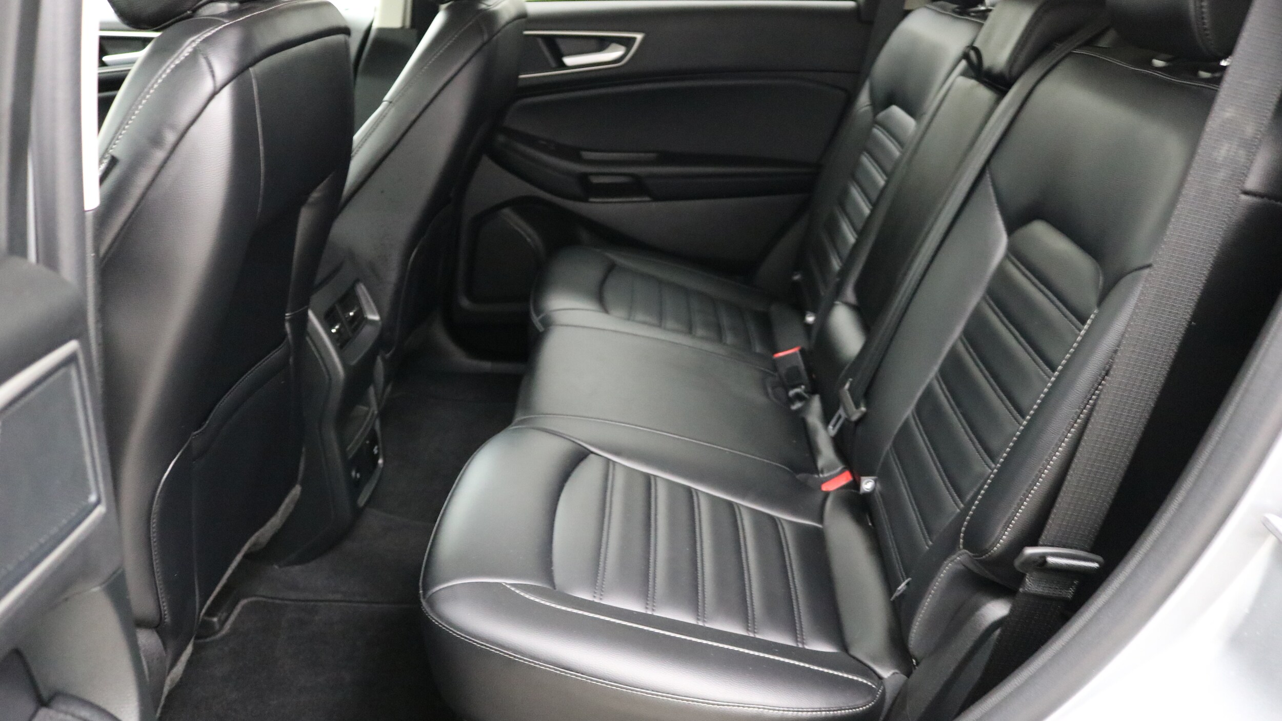2024 Ford Edge SEL photo 3