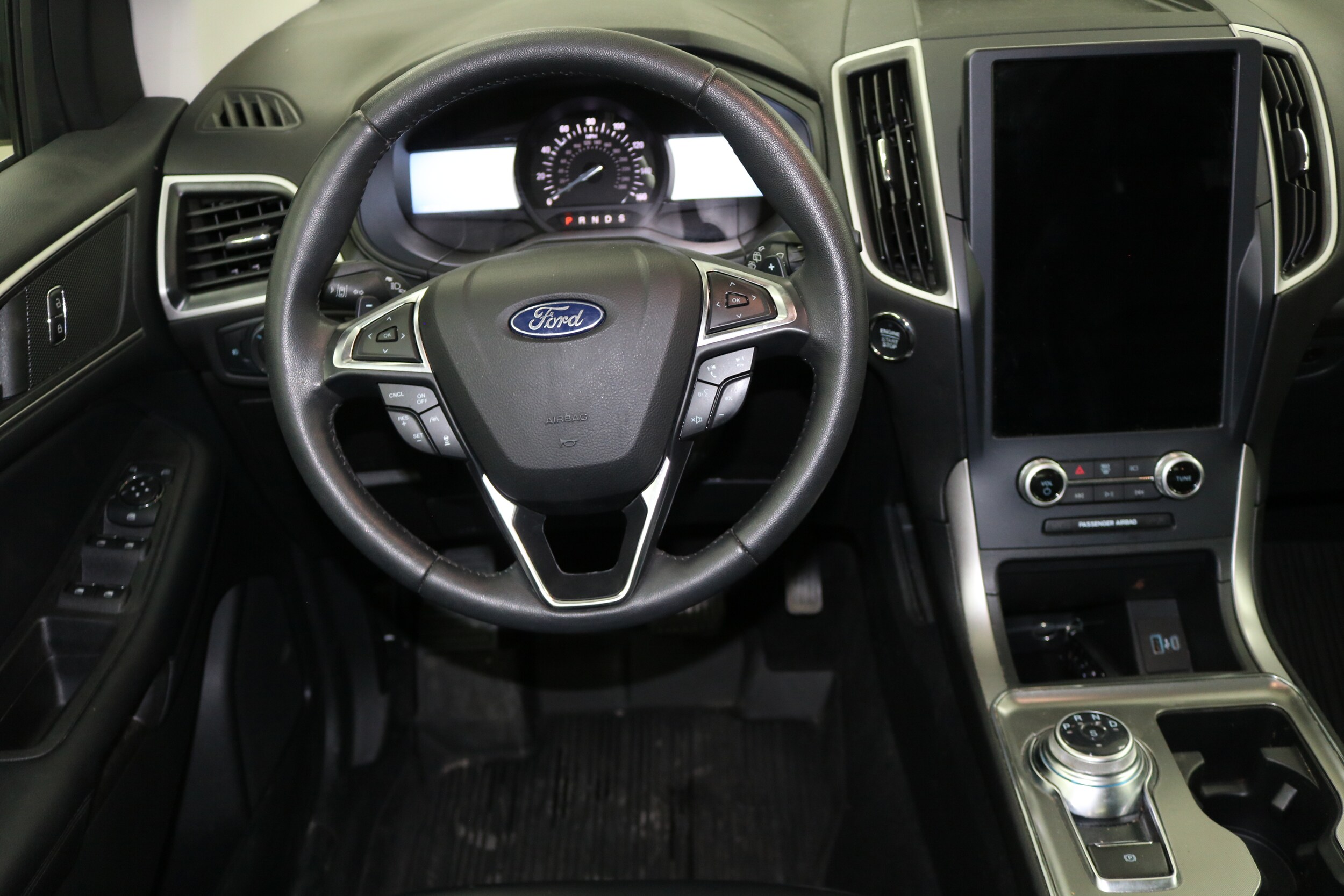 2022 Ford Edge SEL photo 3