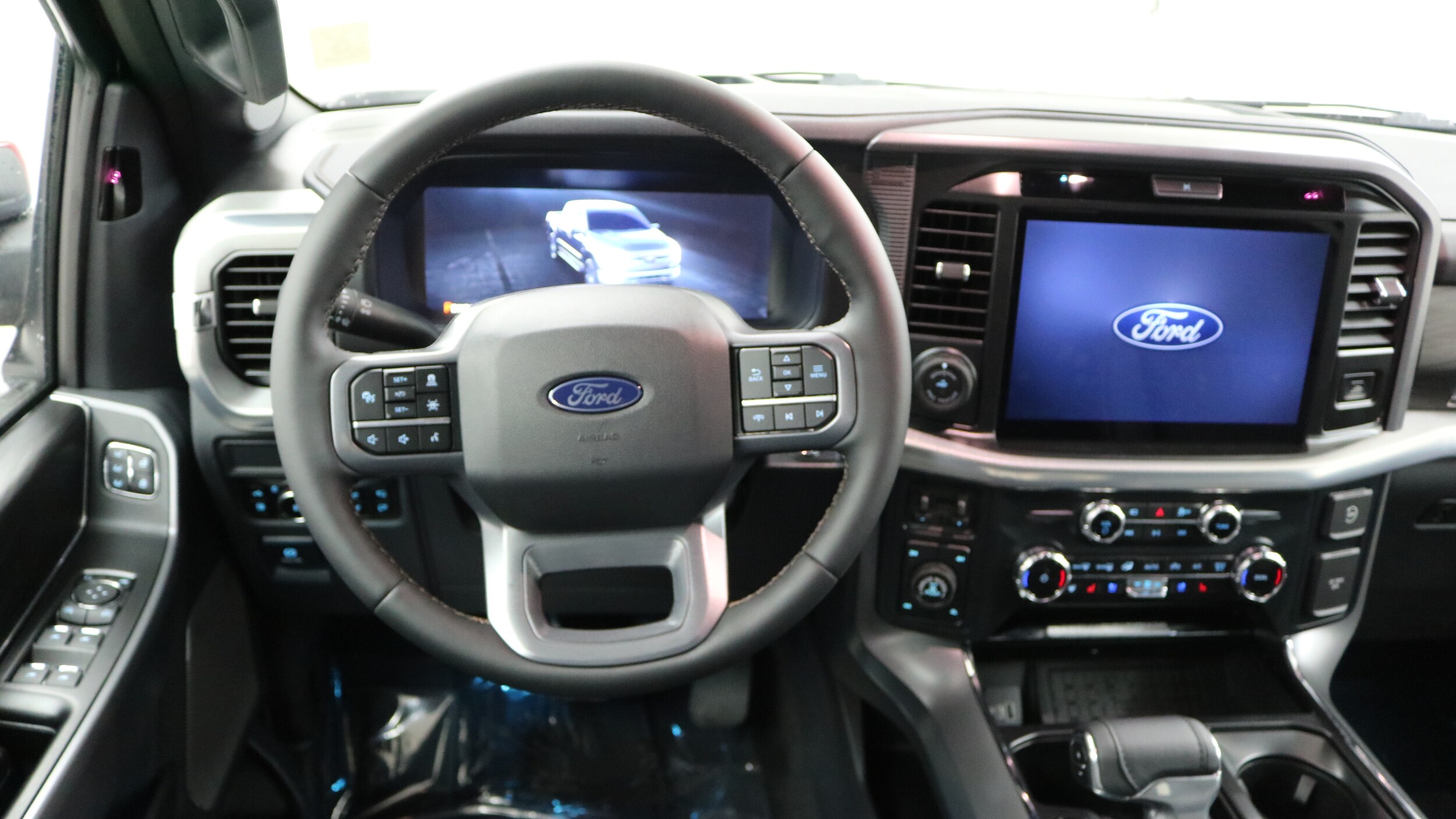 2025 Ford F-150 Lariat photo 4