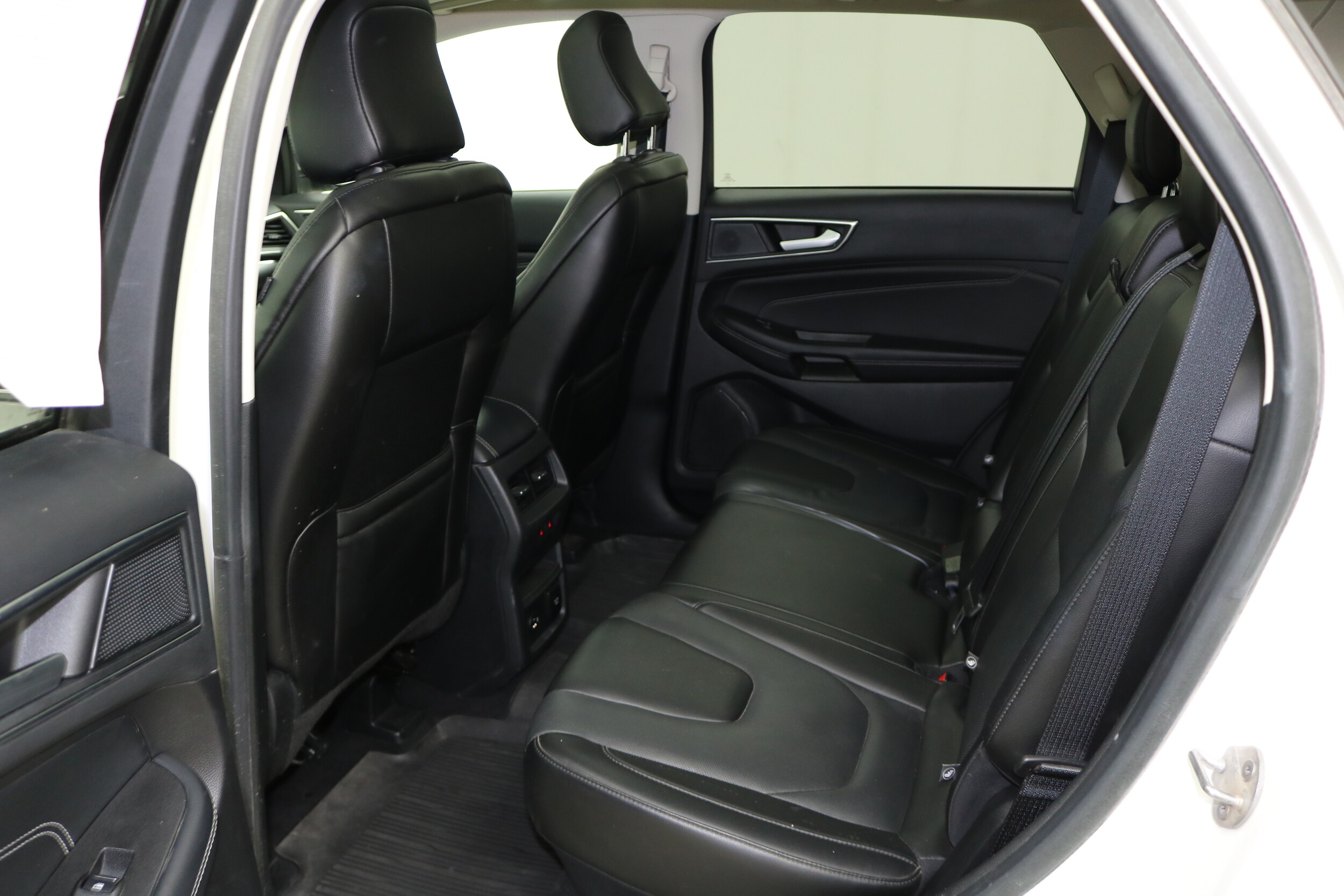 2021 Ford Edge Titanium photo 3