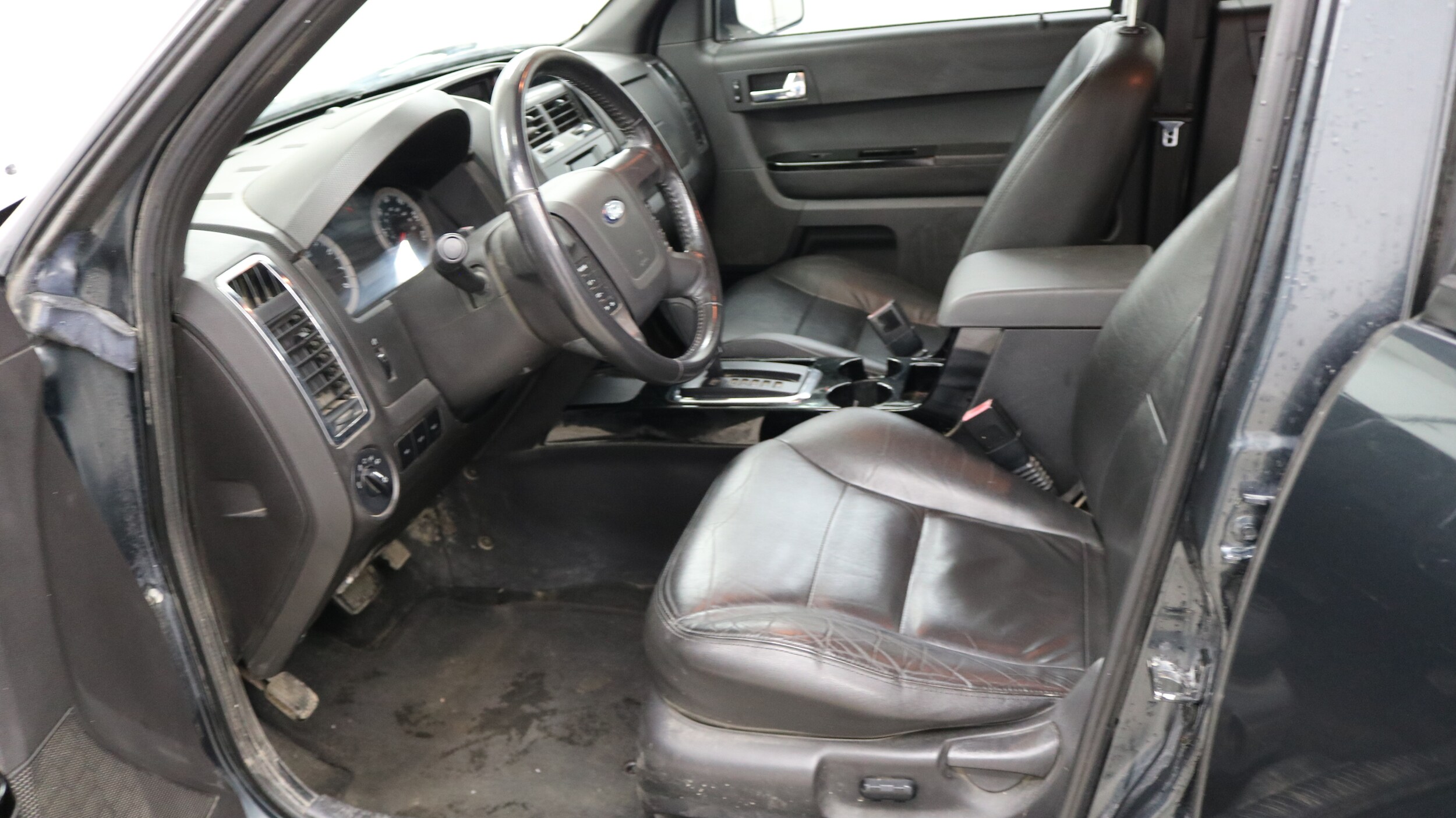 2008 Ford Escape Limited photo 3