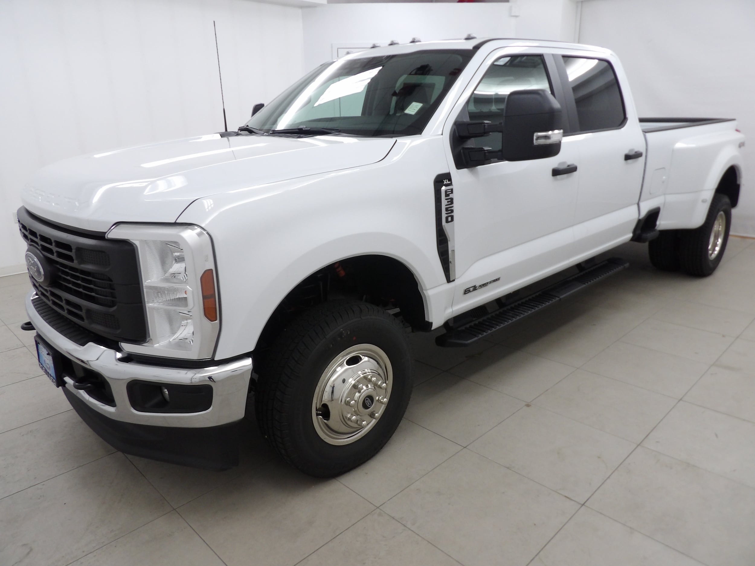 2026 Ford F-350 XL 4x4 Crew Cab 8' Box DRW's photo