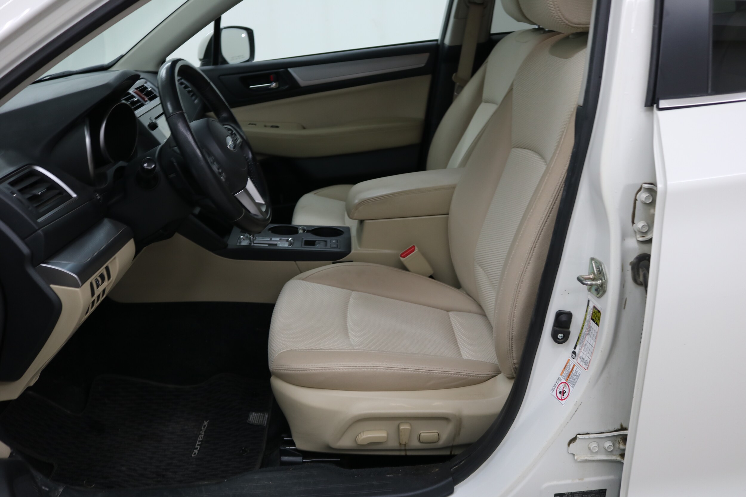 2015 Subaru Outback 2.5i Premium photo 2