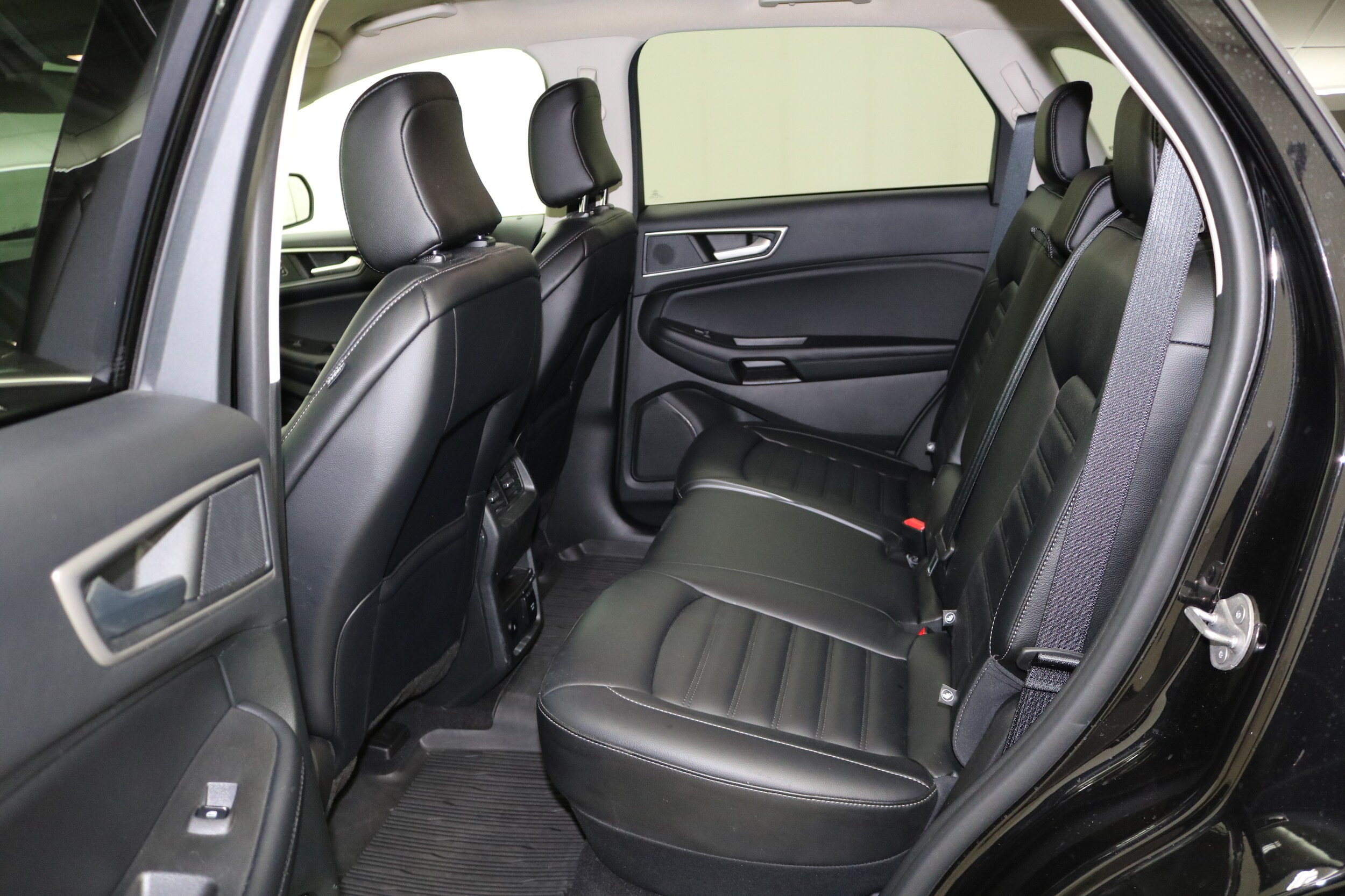 2023 Ford Edge SEL photo 3