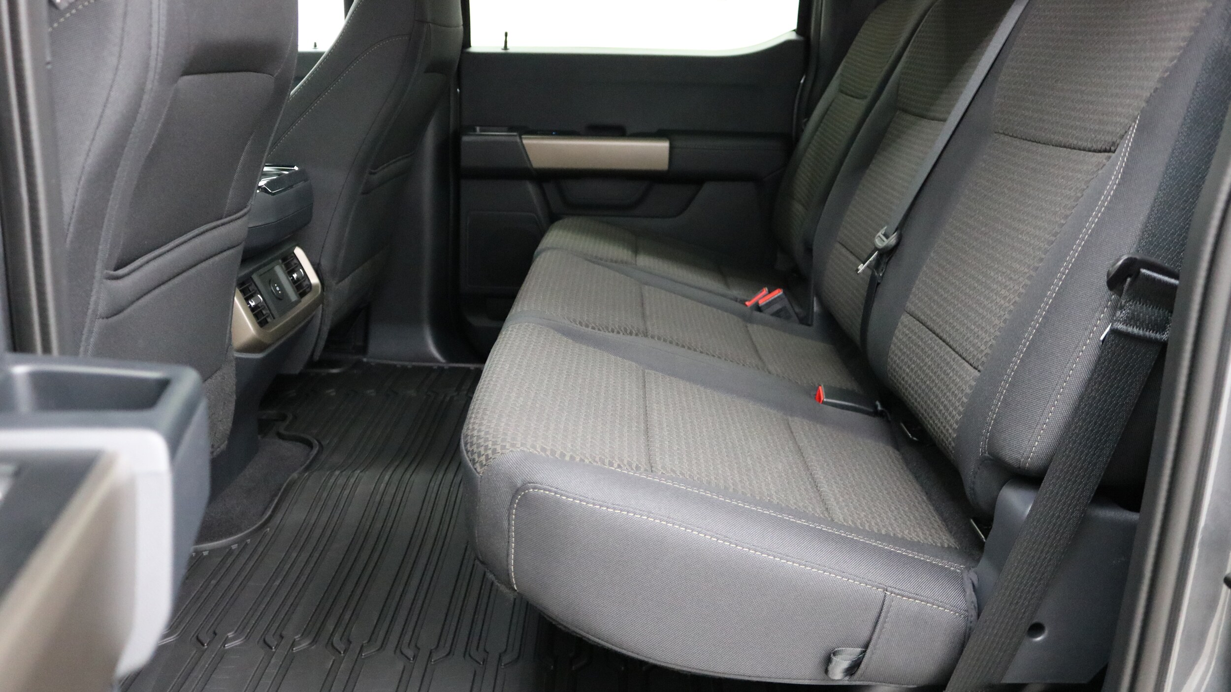 2025 Ford F-150 STX photo 4