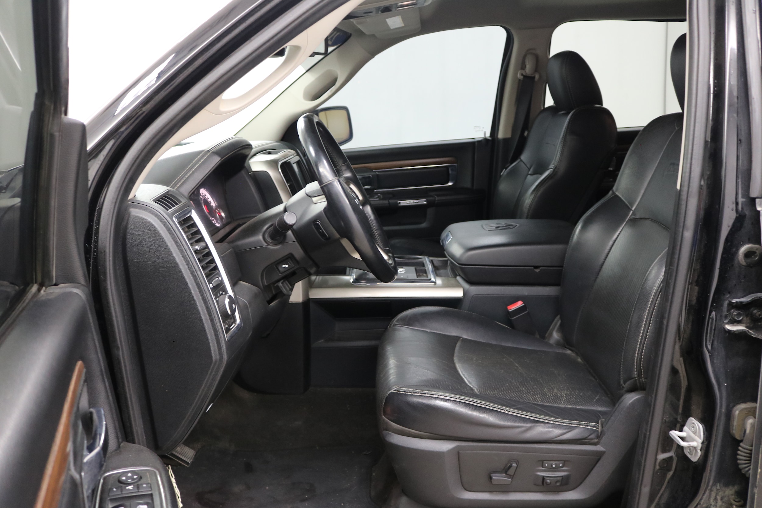 Used 2013 RAM Ram 1500 Pickup Laramie with VIN 1C6RR7NT4DS520518 for sale in Beatrice, NE