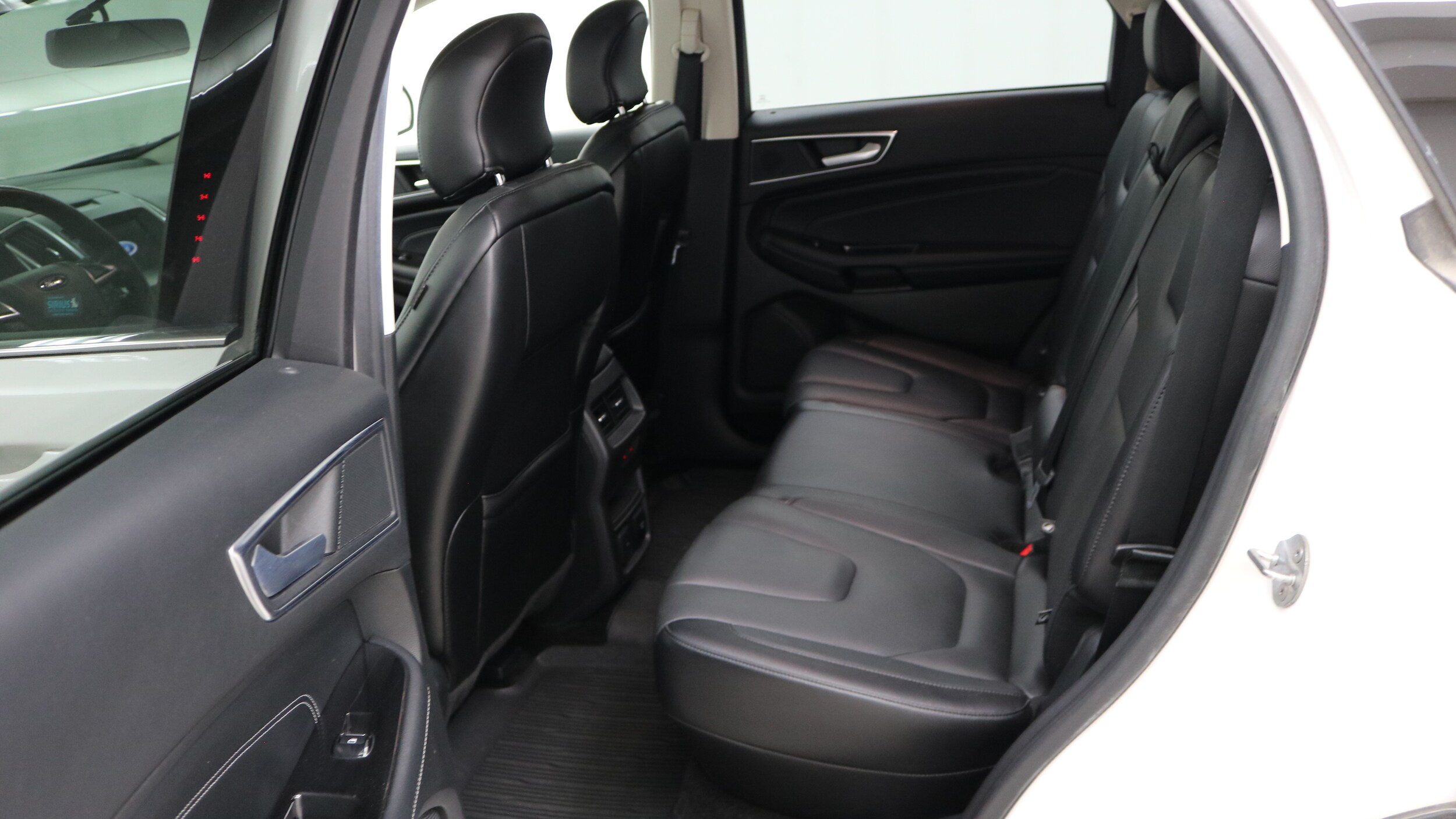2017 Ford Edge Titanium photo 4