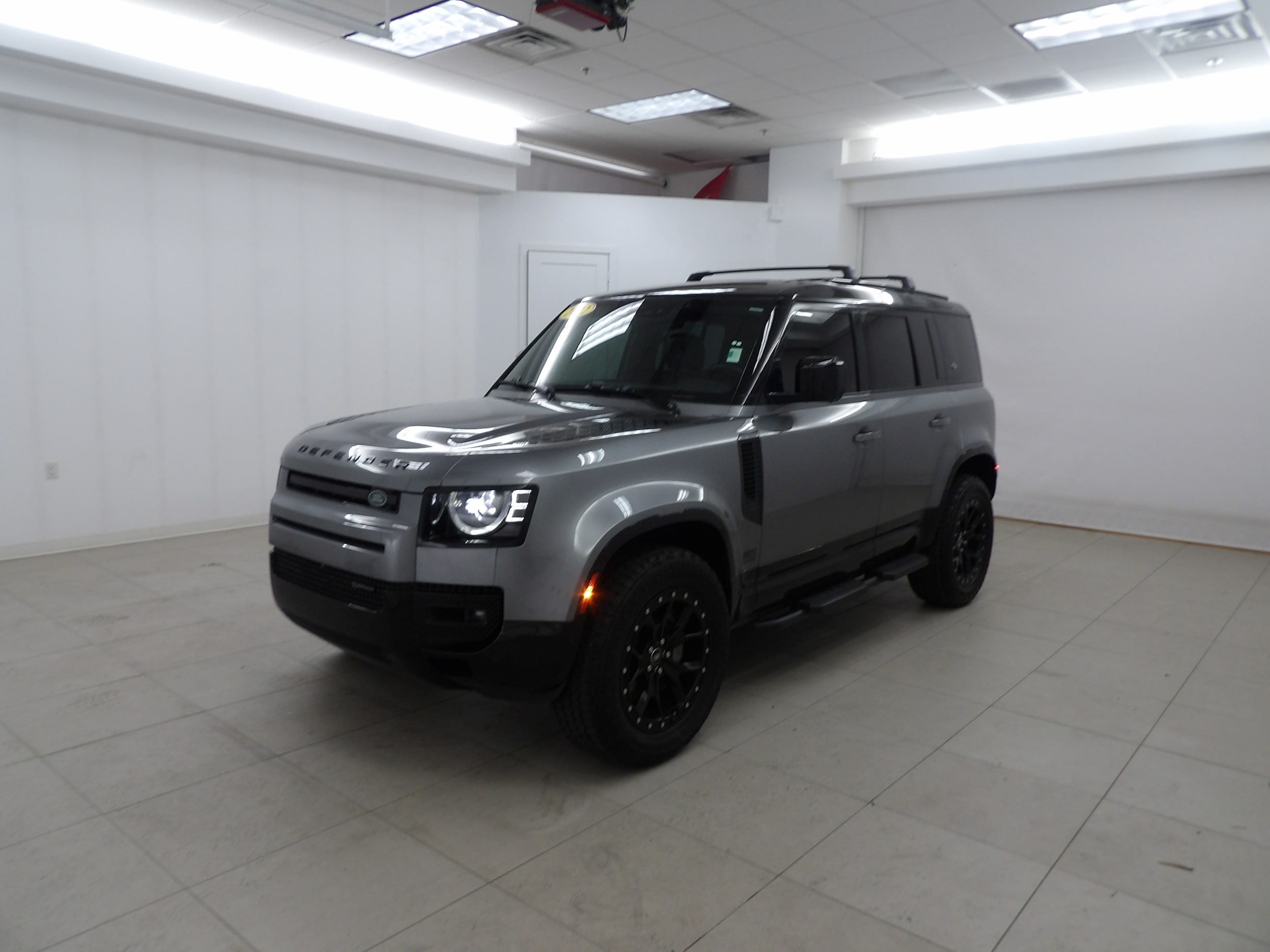 2022 Land Rover Defender X-Dynamic SE's photo