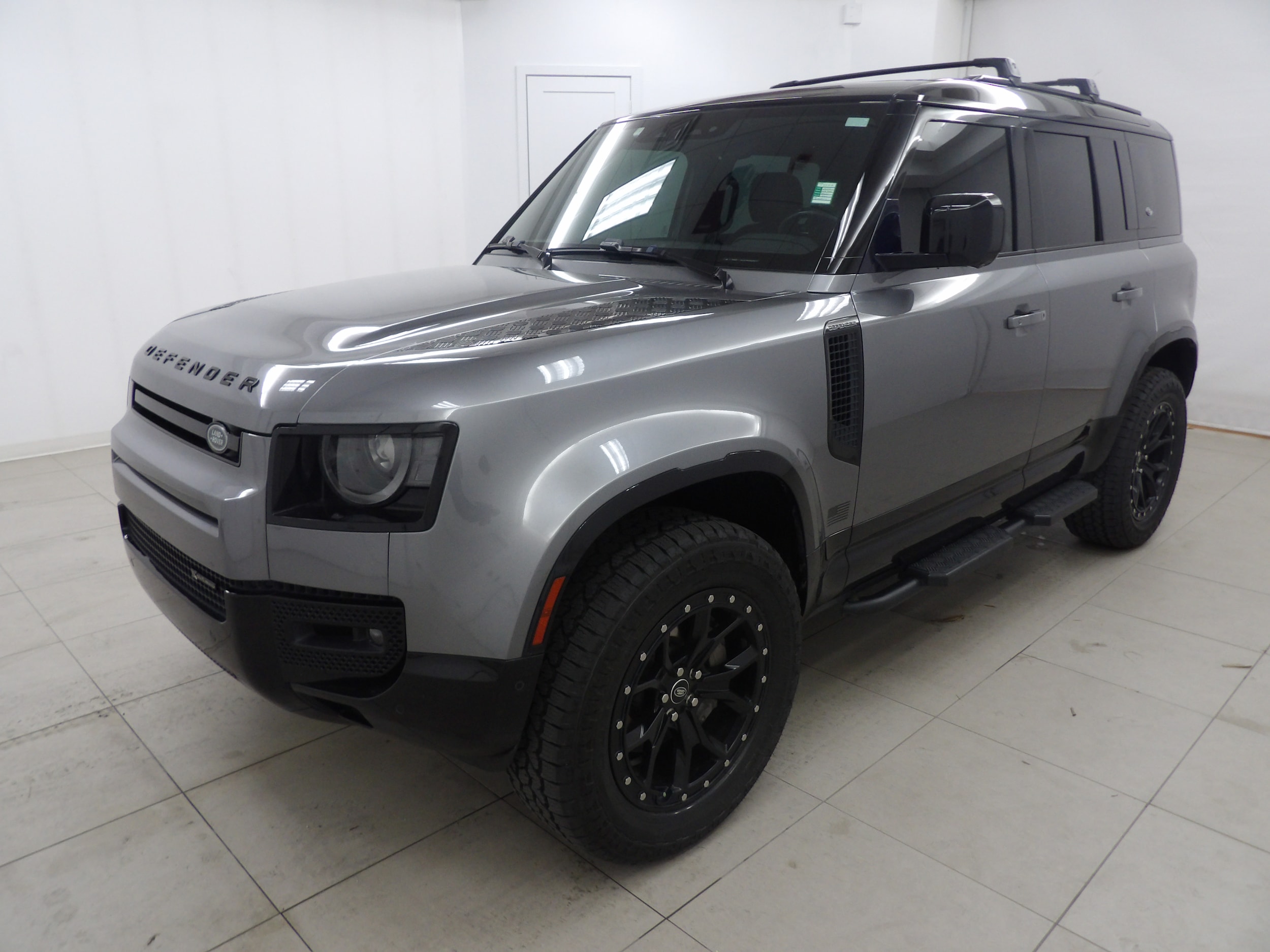 2022 Land Rover Defender X-Dynamic SE's photo