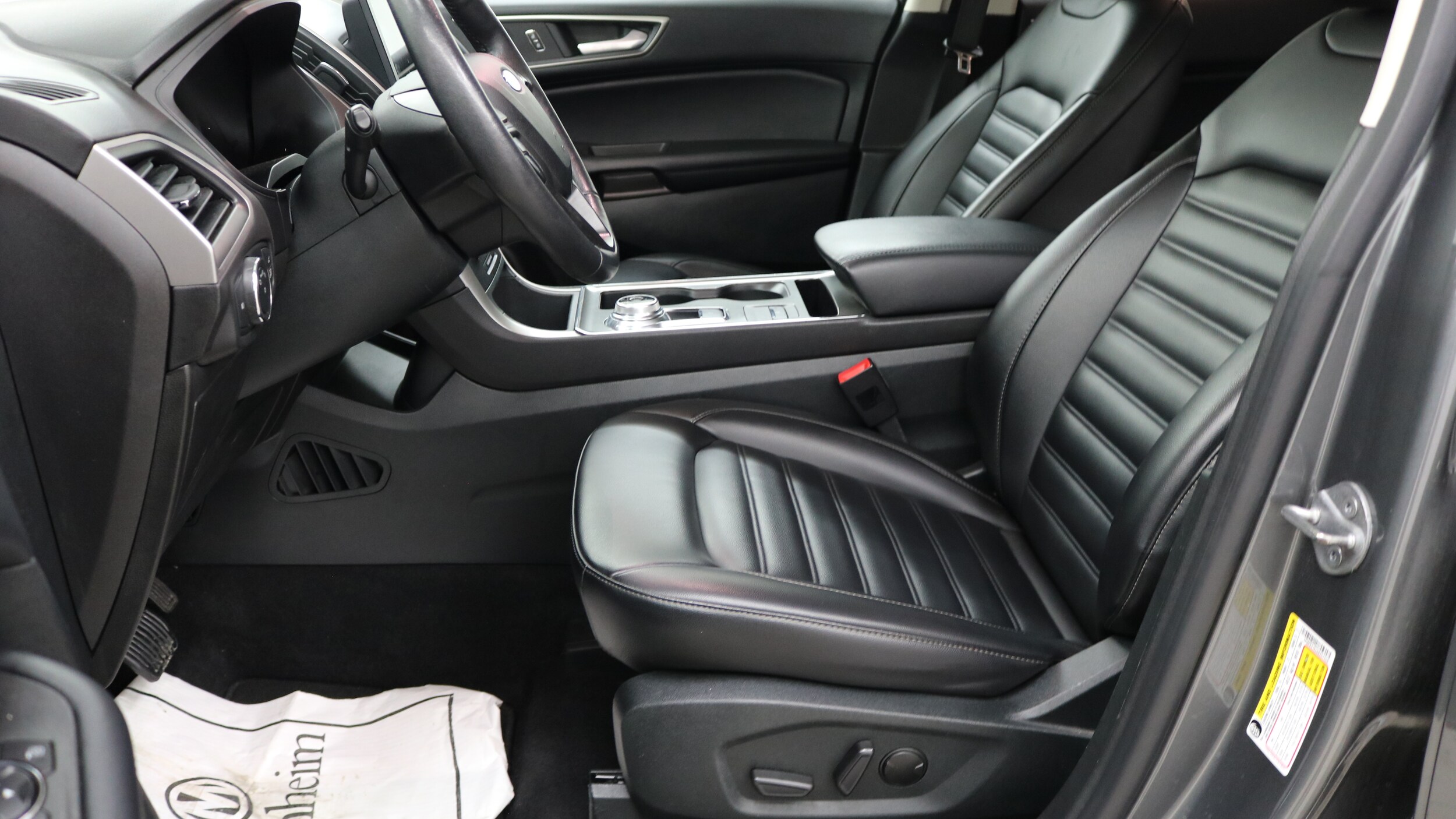 2022 Ford Edge SEL photo 3