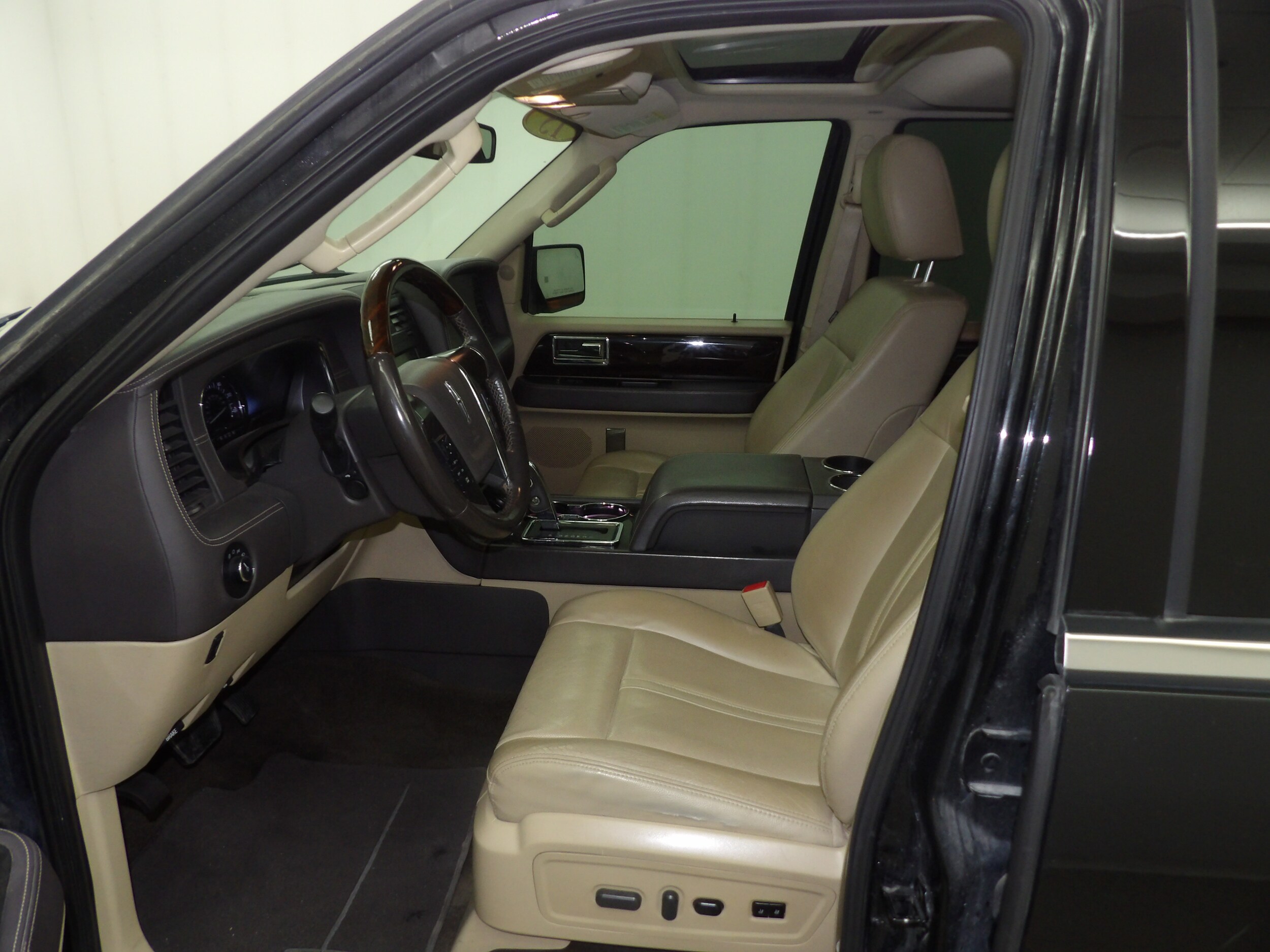 Used 2015 Lincoln Navigator Base with VIN 5LMJJ3JT5FEJ00109 for sale in Beatrice, NE