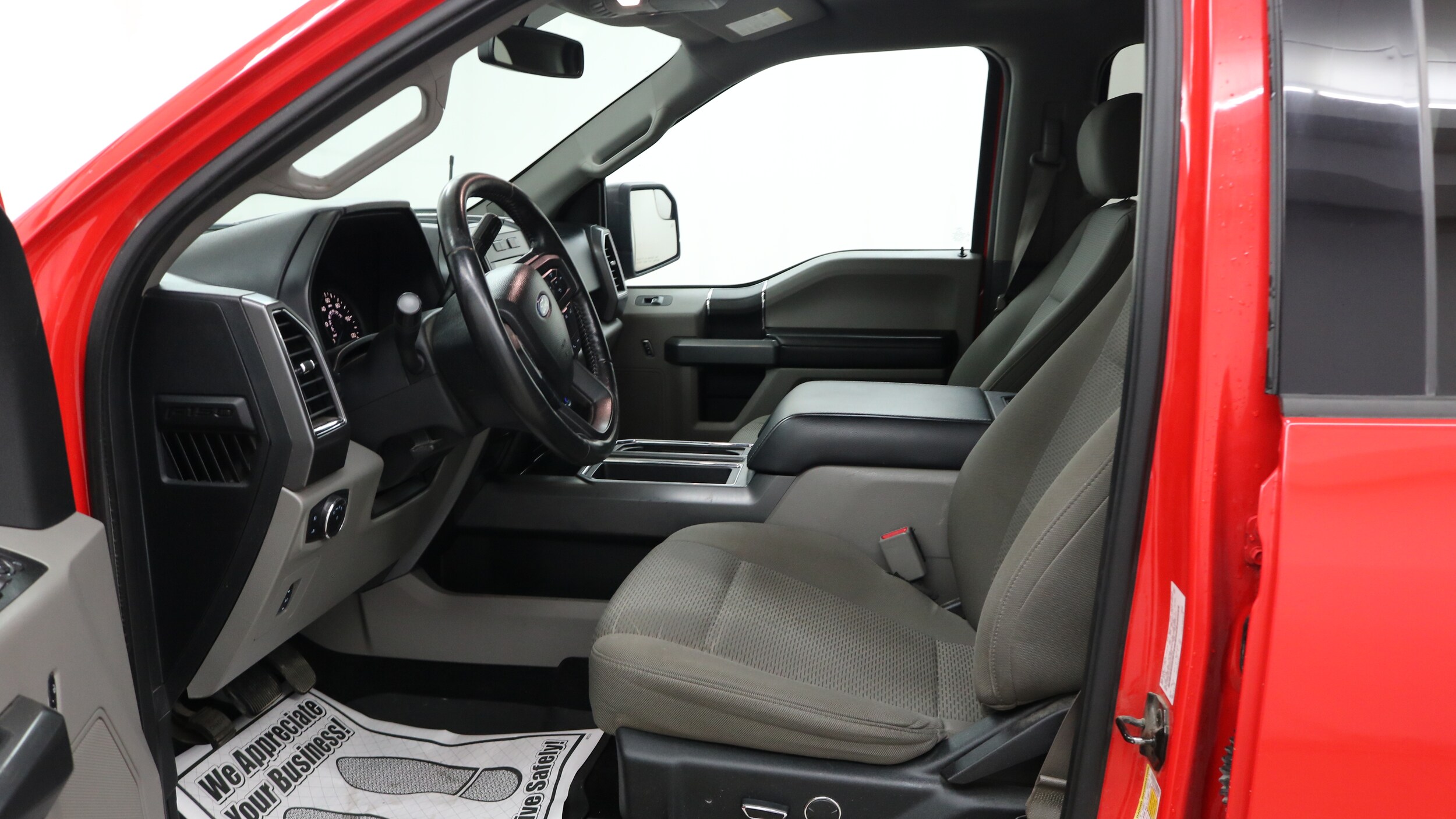2017 Ford F-150 XLT photo 2