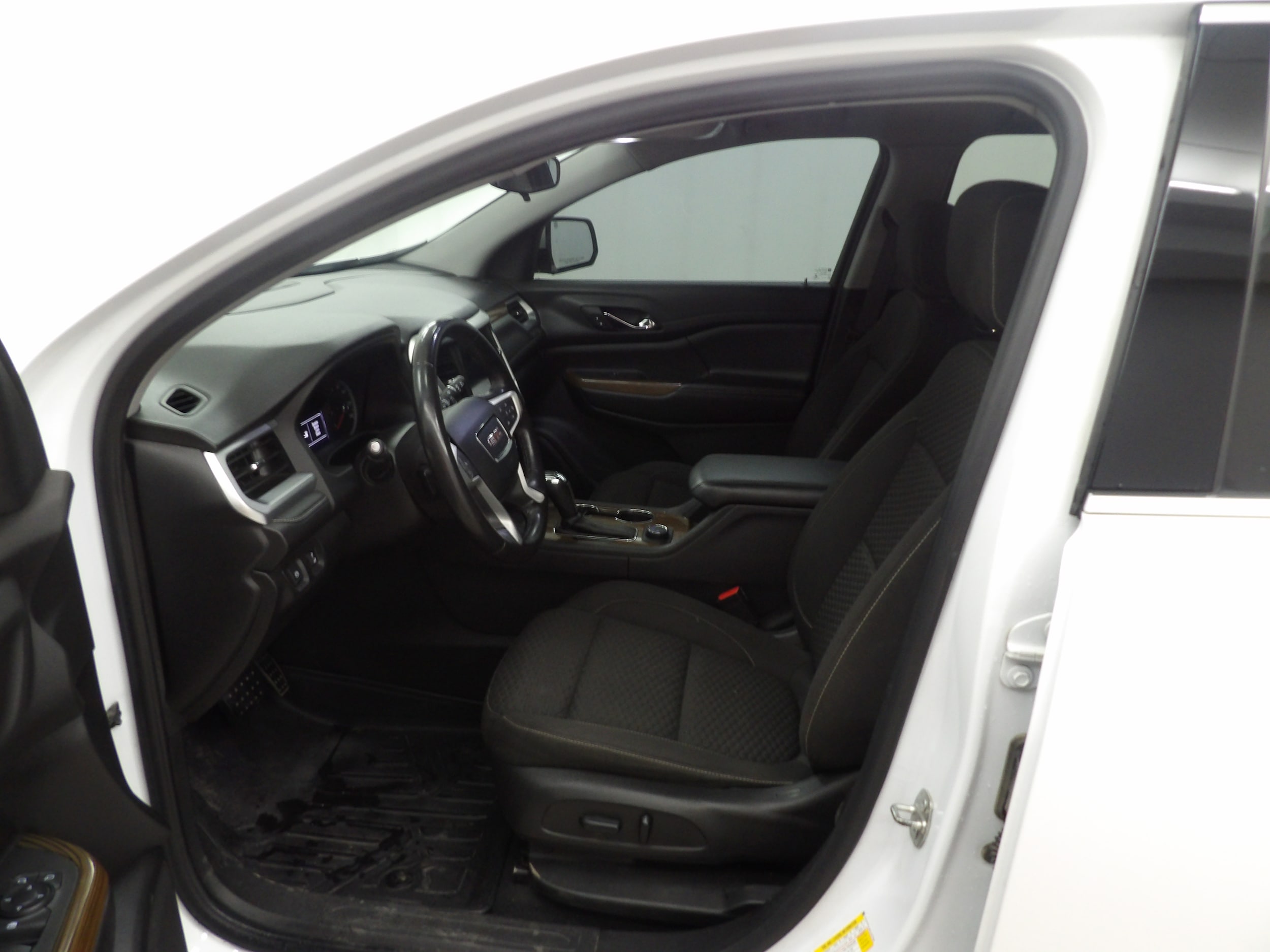Used 2019 GMC Acadia SLE-2 with VIN 1GKKNSLA4KZ207908 for sale in Beatrice, NE