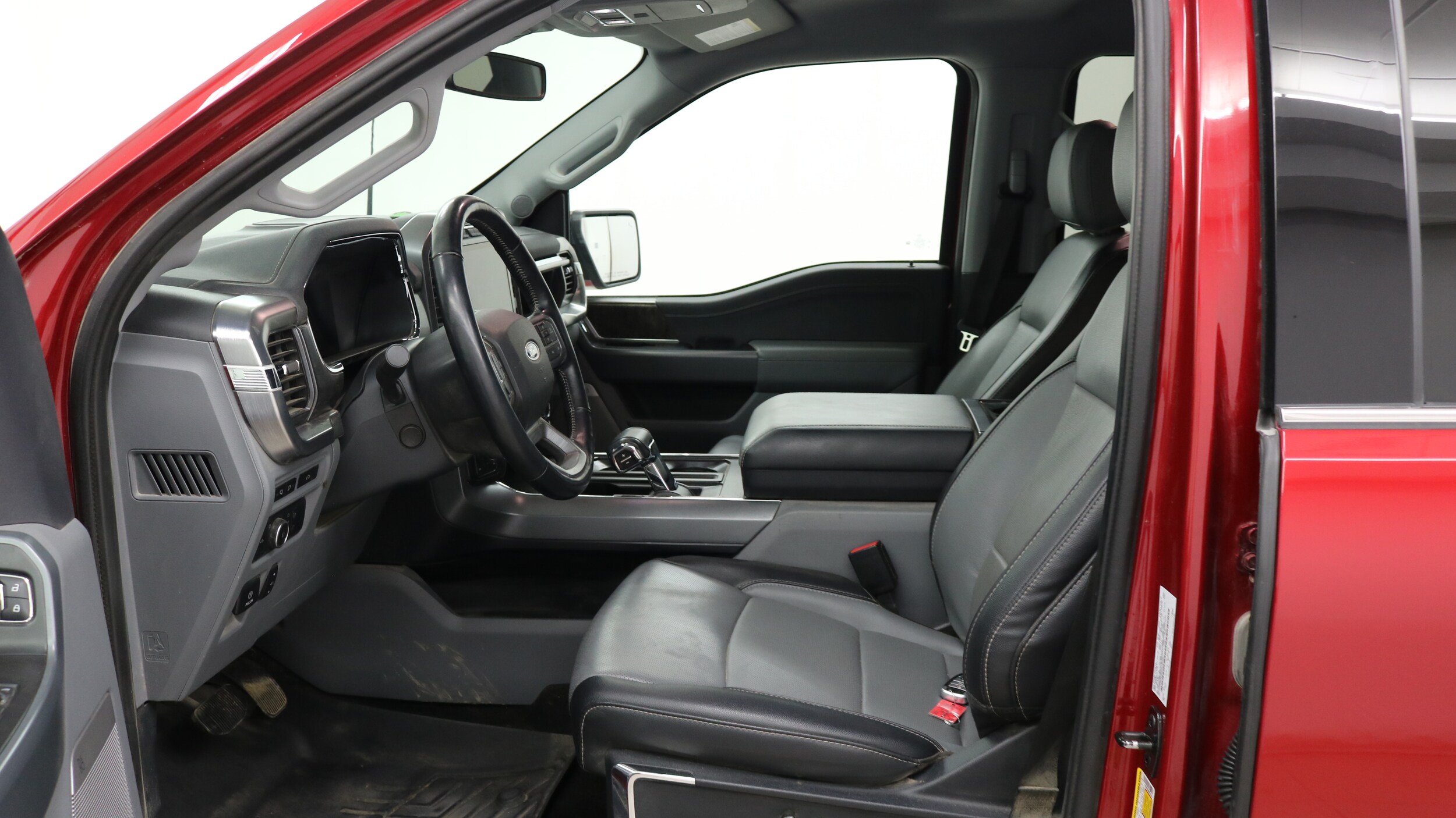 2022 Ford F-150 Lariat photo 2