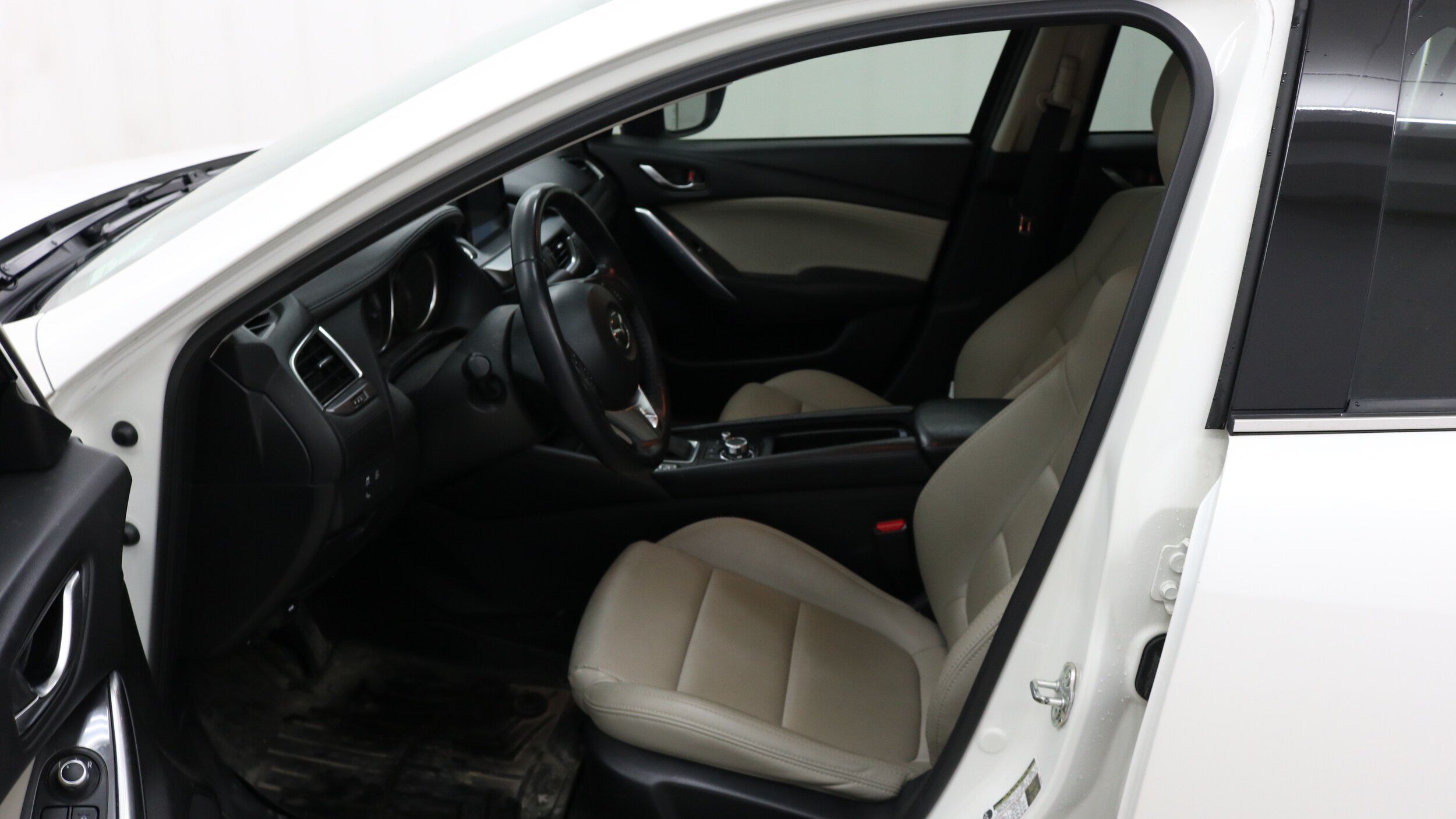 2016 Mazda Mazda6 Touring photo 2