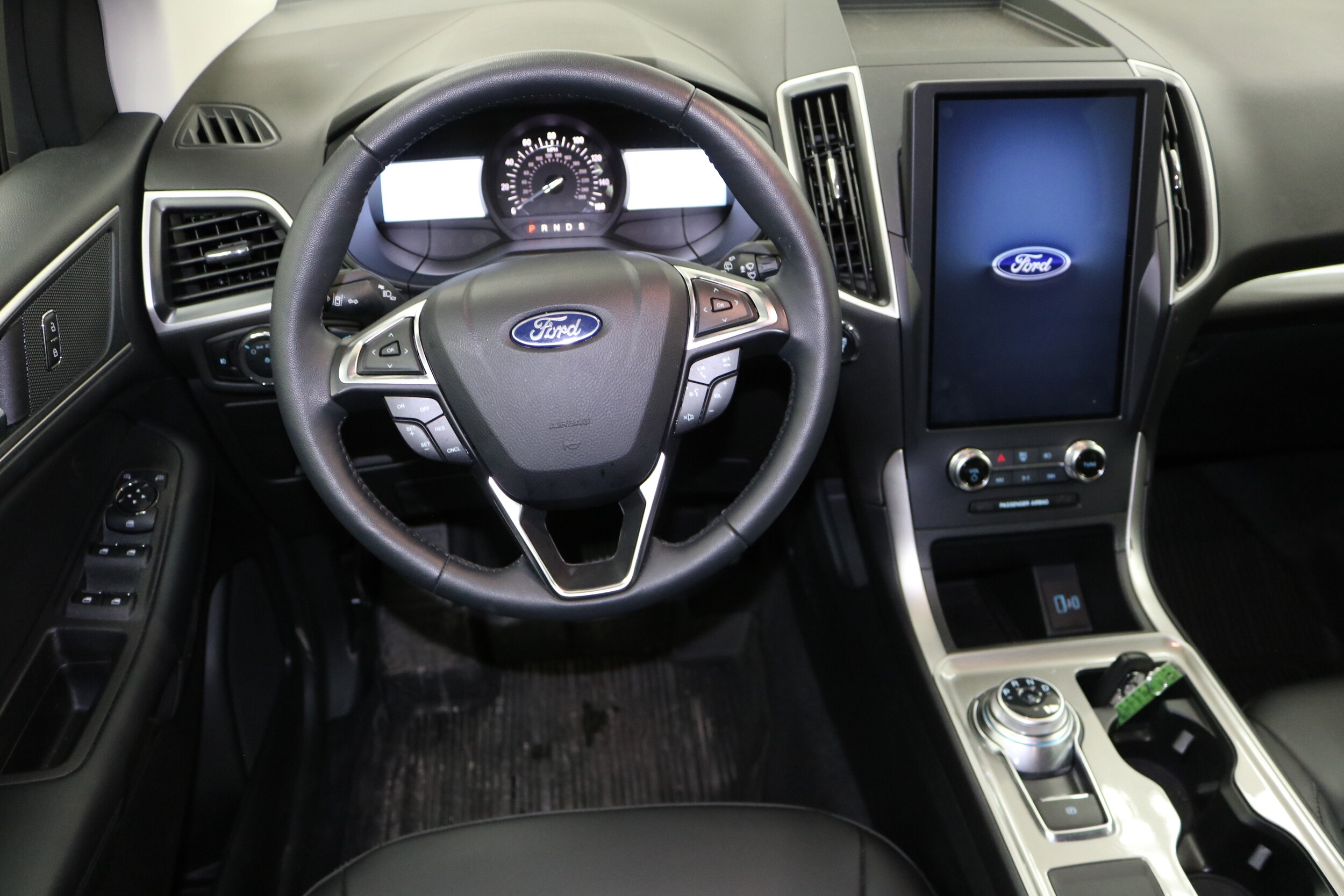 2024 Ford Edge SEL photo 4