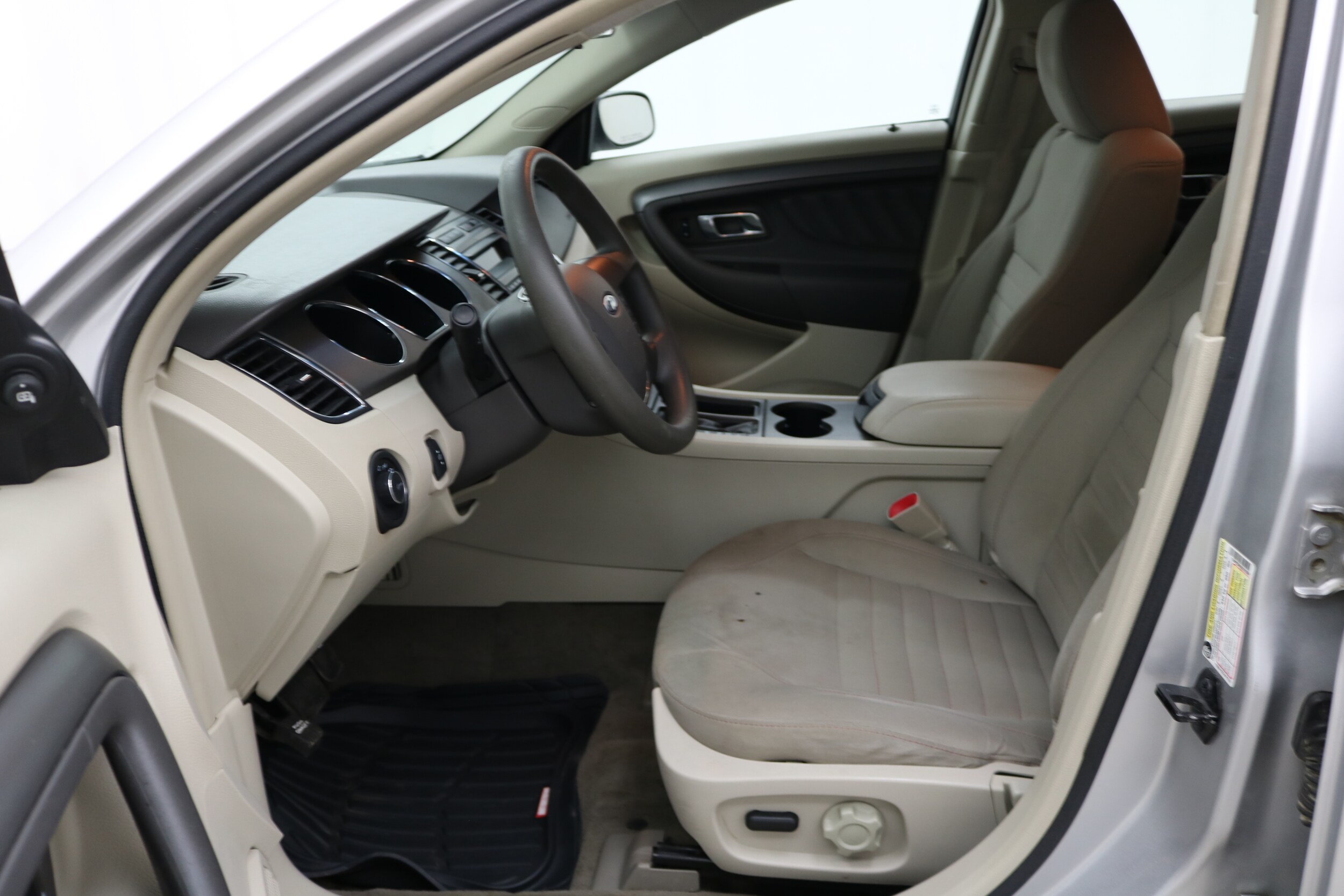 Used 2010 Ford Taurus SE with VIN 1FAHP2DW4AG159384 for sale in Beatrice, NE