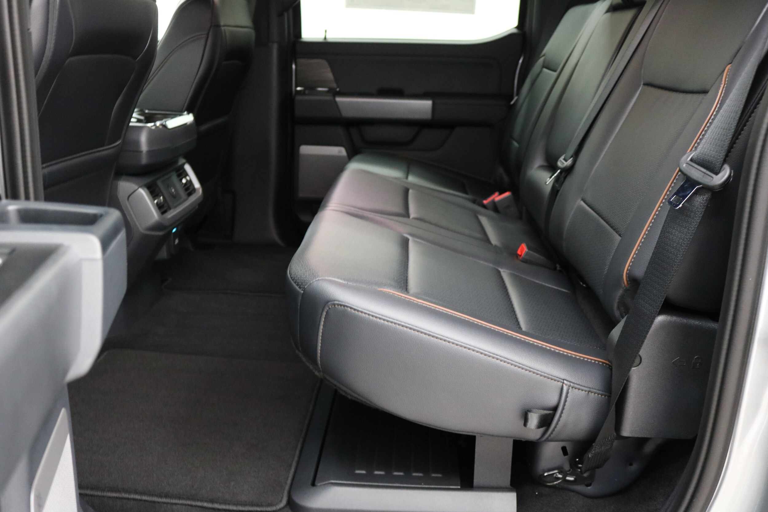 2025 Ford F-150 Lariat photo 4