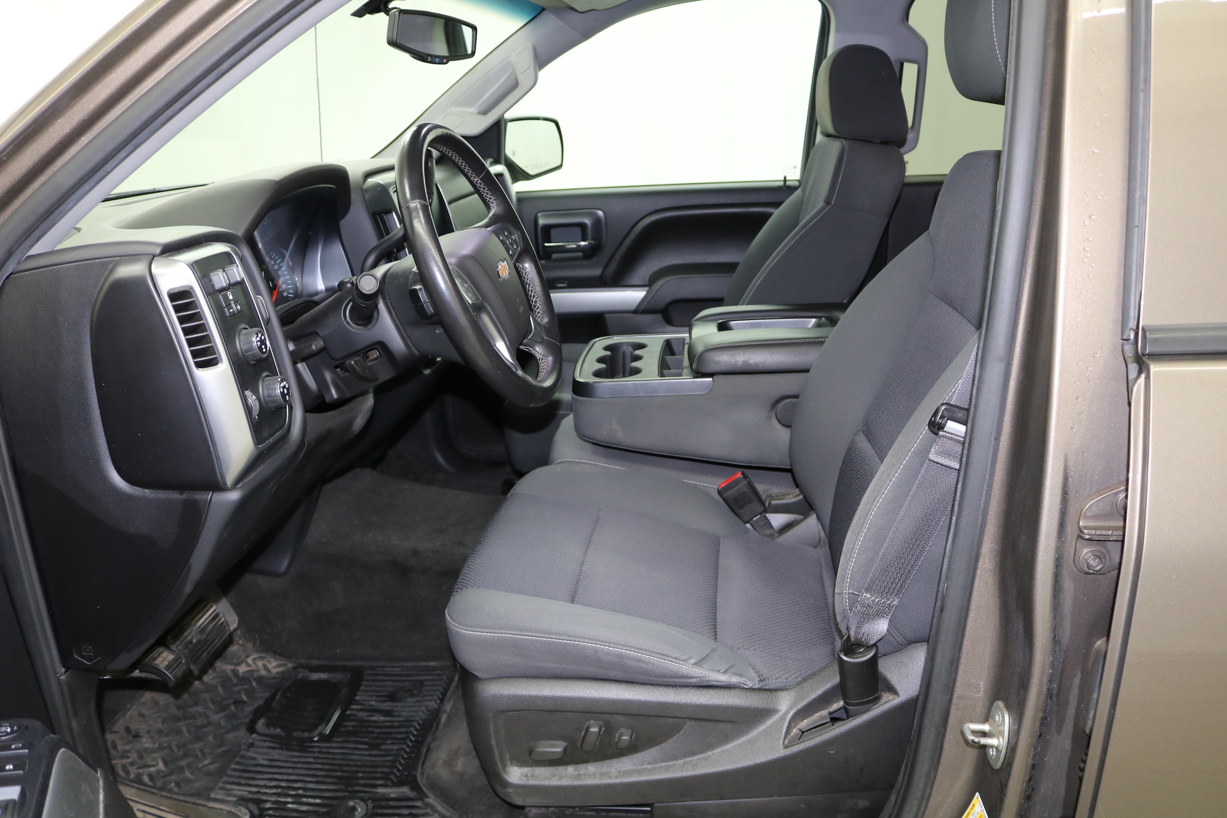 Used 2015 Chevrolet Silverado 1500 LT with VIN 3GCUKREC8FG255048 for sale in Beatrice, NE