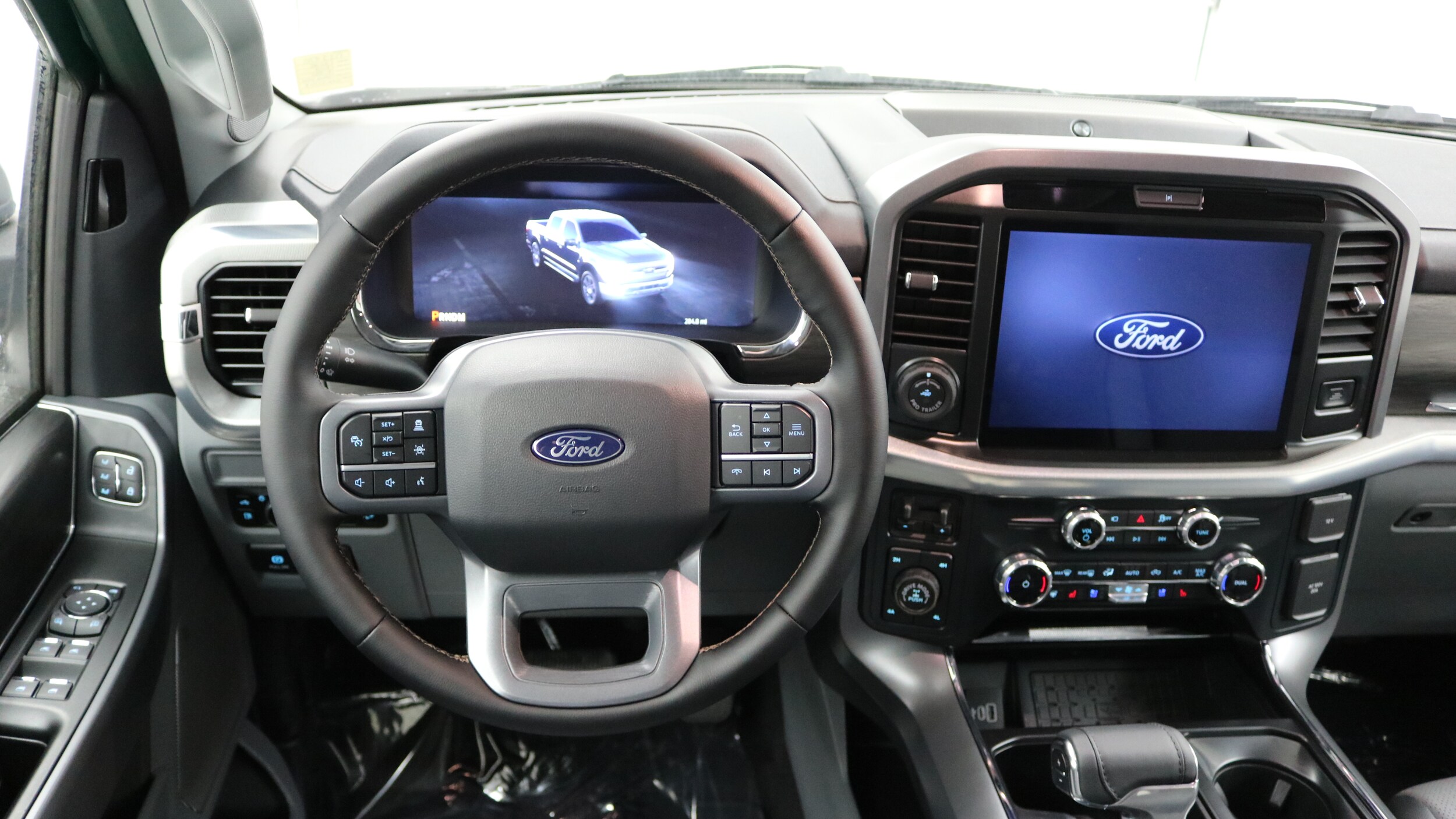 2025 Ford F-150 Lariat photo 3