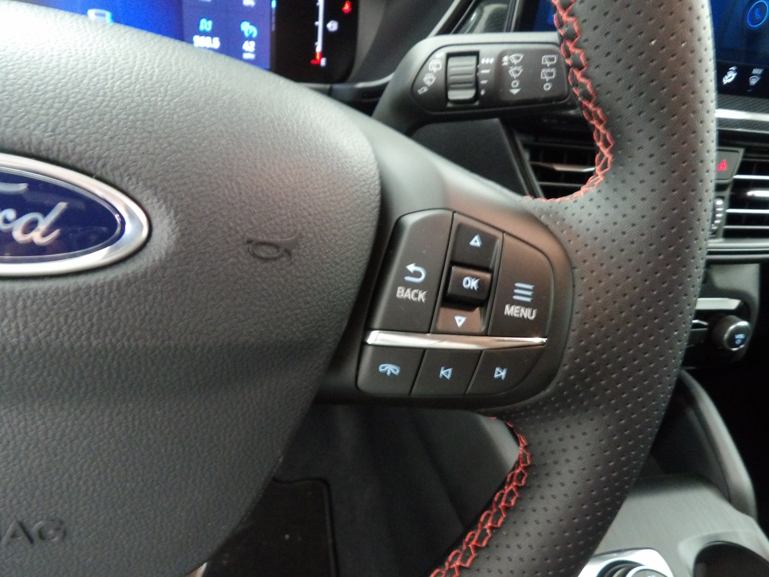 2026 Ford Escape ST-Line - Photo 17