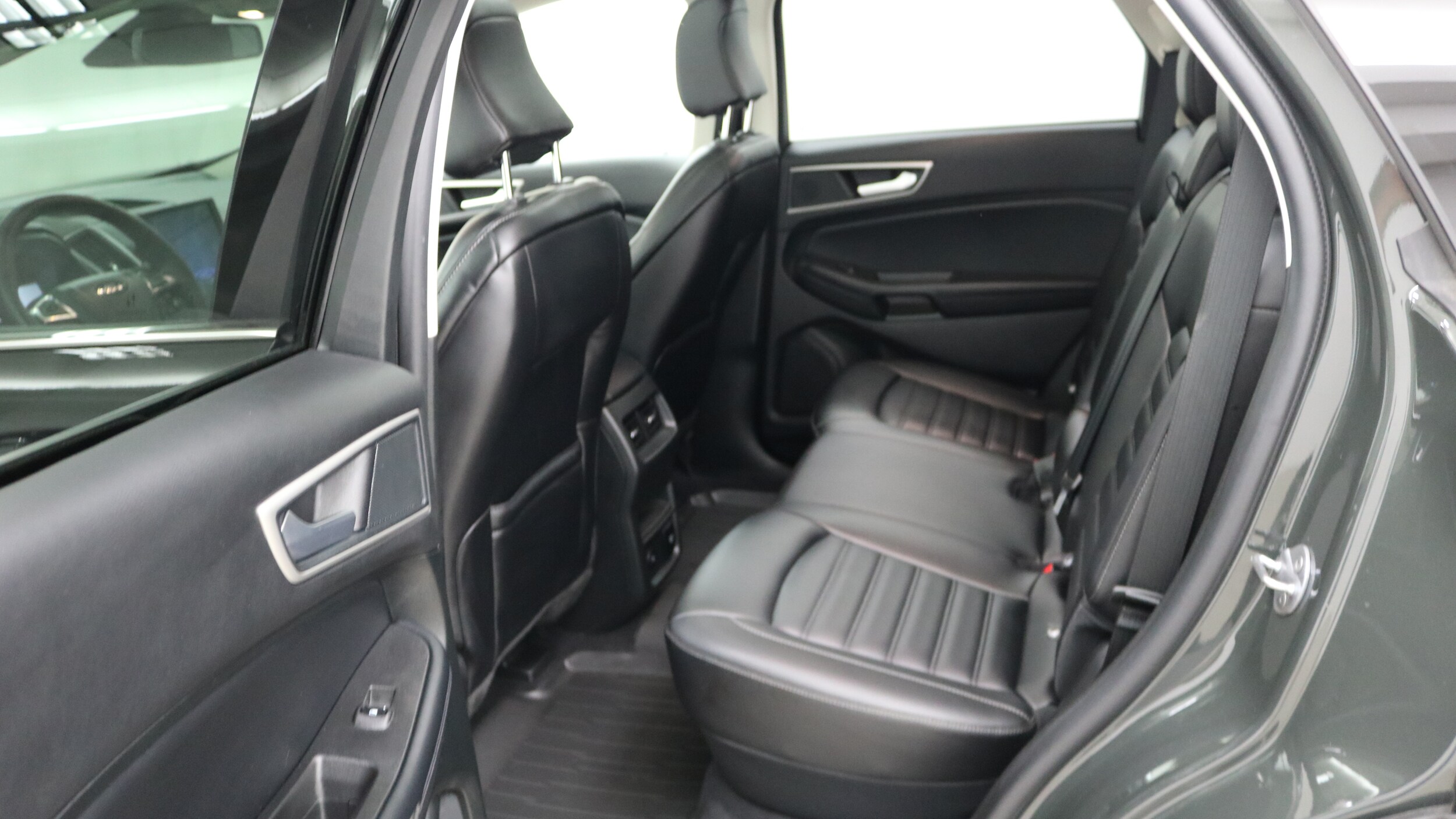 2024 Ford Edge SEL photo 4
