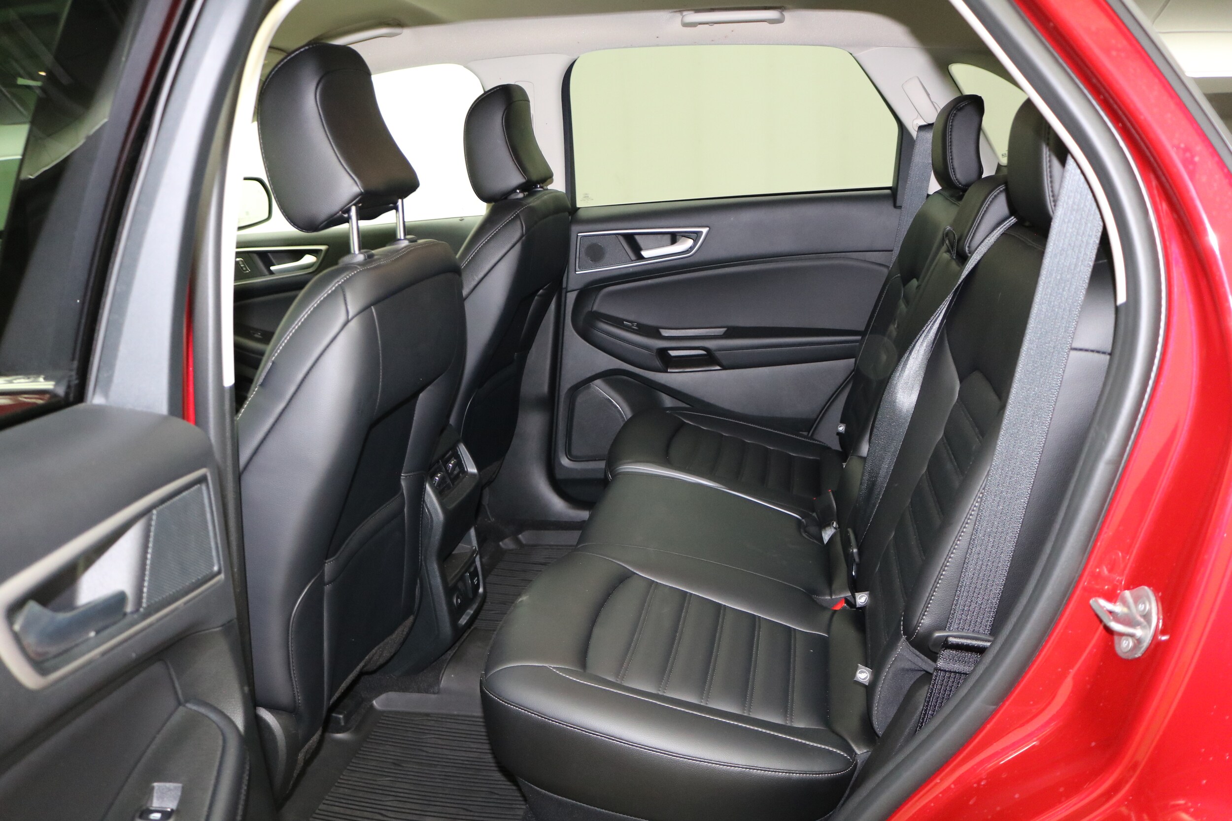 2024 Ford Edge SEL photo 3
