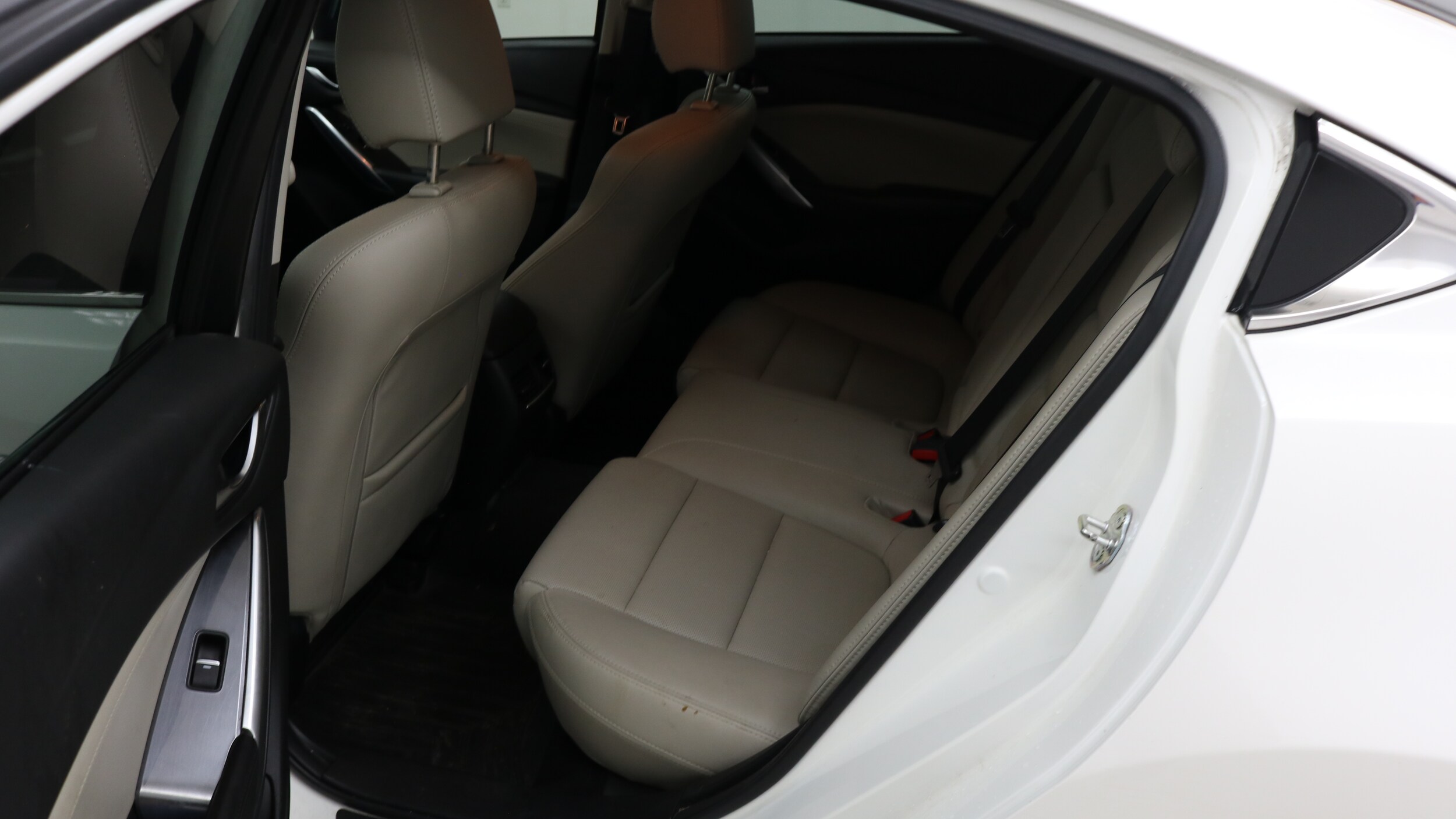 2016 Mazda Mazda6 Touring photo 3