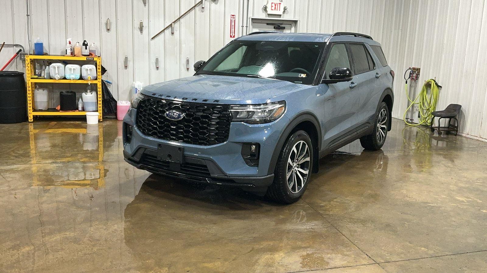 2025 Ford Explorer ST Line's photo