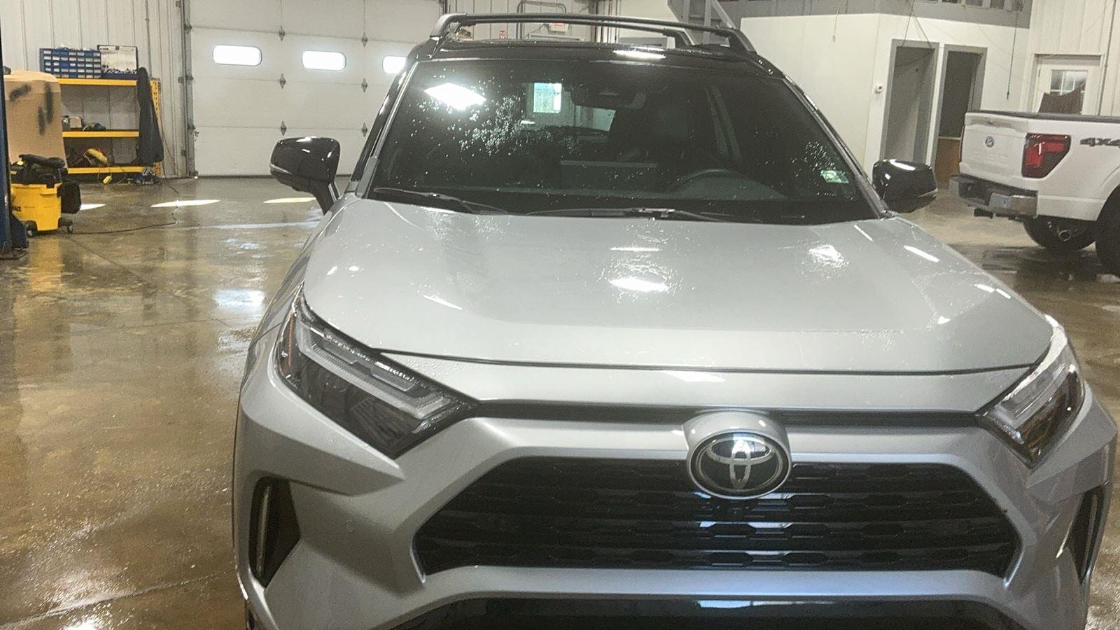 2025 Toyota RAV4 XSE's photo