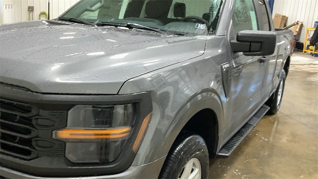 2025 Ford F-150 XL's photo