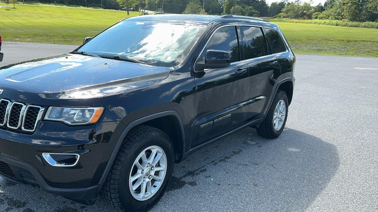 2020 Jeep Grand Cherokee Laredo SUV V-6 cyl