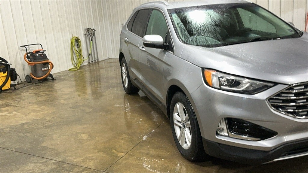 2020 Ford Edge SEL photo 2